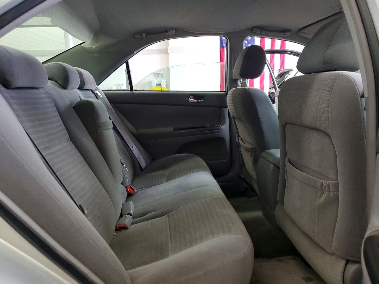 2005 Toyt Camry Silver vin: 4T1BE32KX5U948198