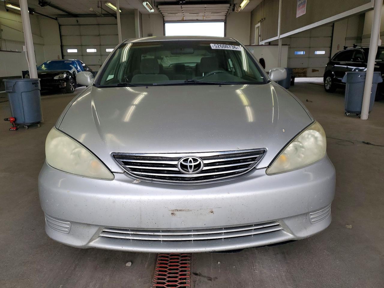 2005 Toyt Camry Silver vin: 4T1BE32KX5U948198