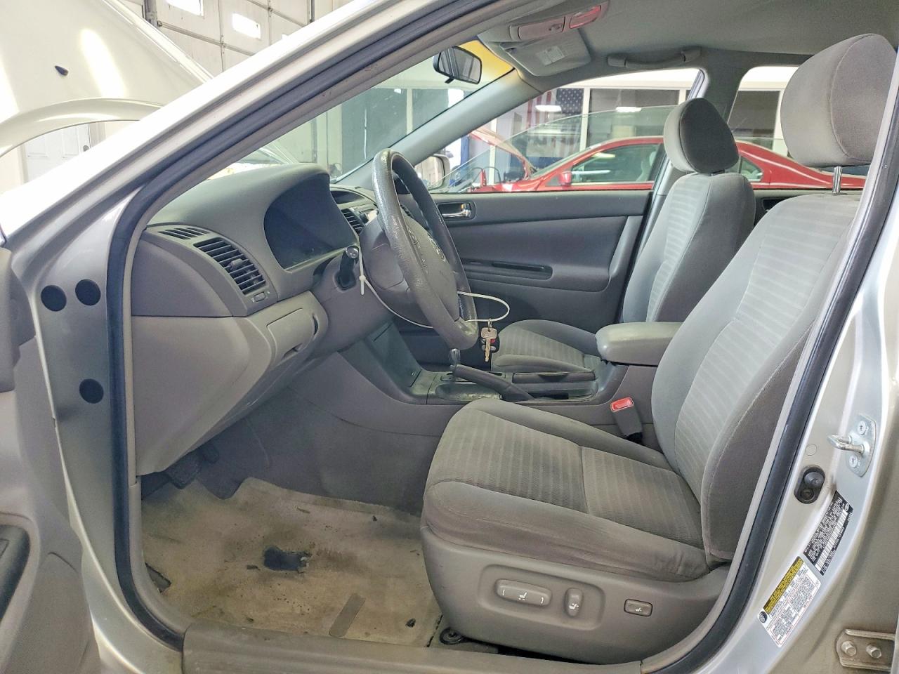 2005 Toyt Camry Silver vin: 4T1BE32KX5U948198
