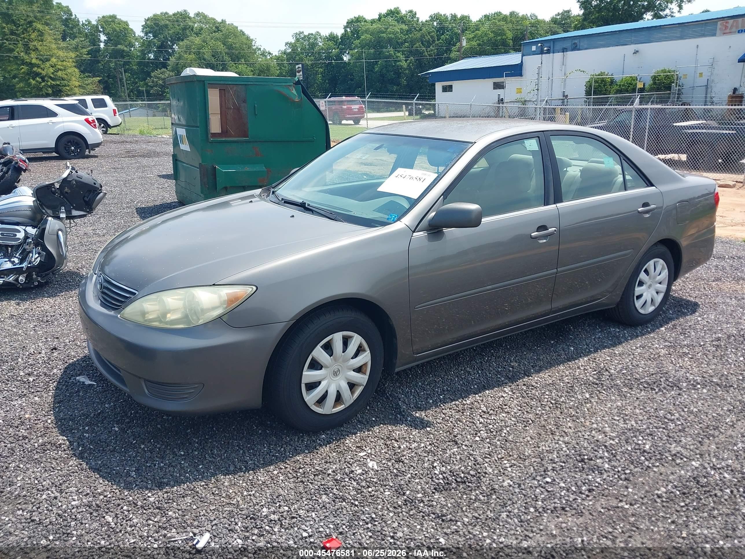 2005 Toyota Camry Le Gray vin: 4T1BE32KX5U978608