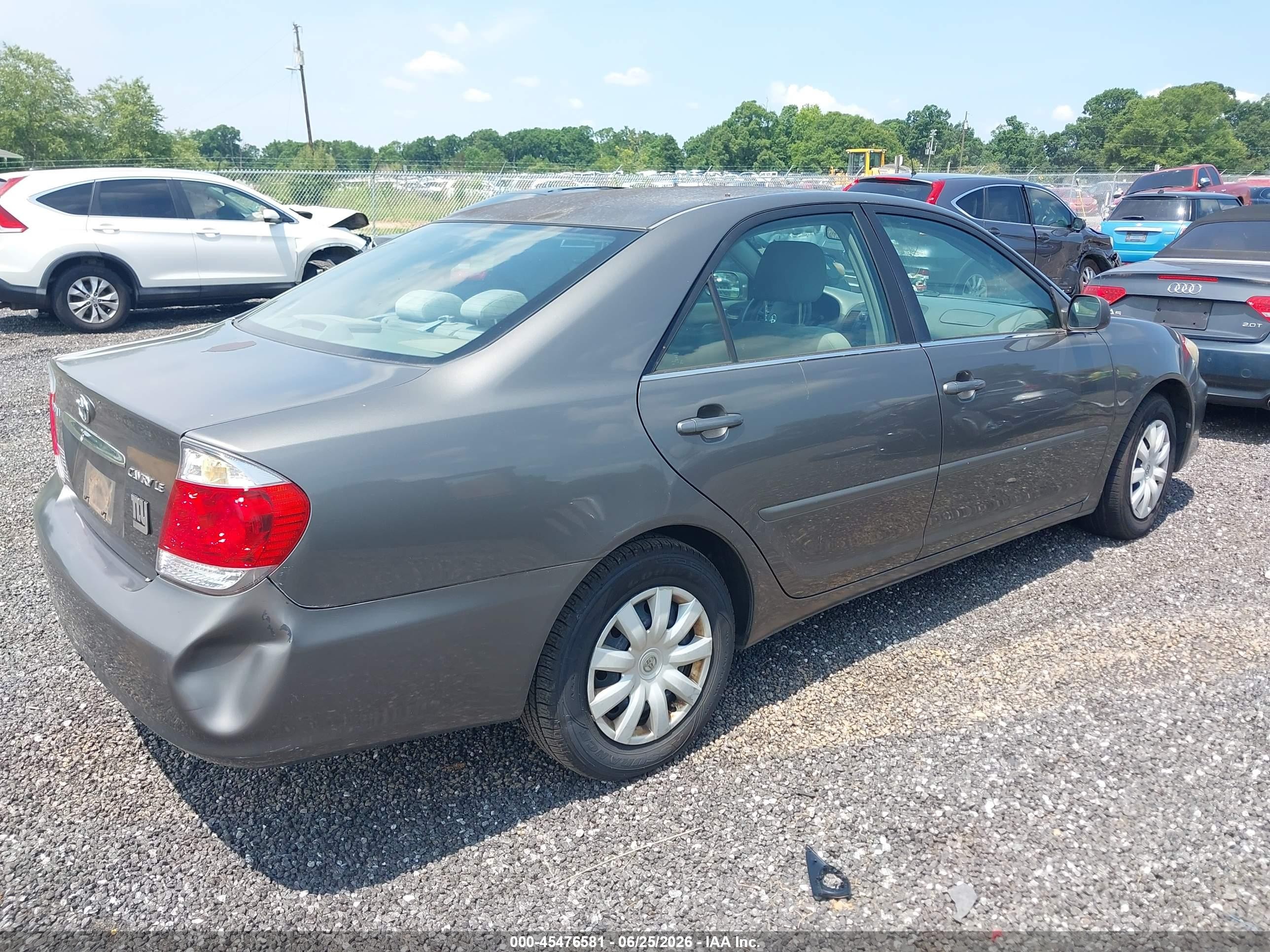 2005 Toyota Camry Le Gray vin: 4T1BE32KX5U978608