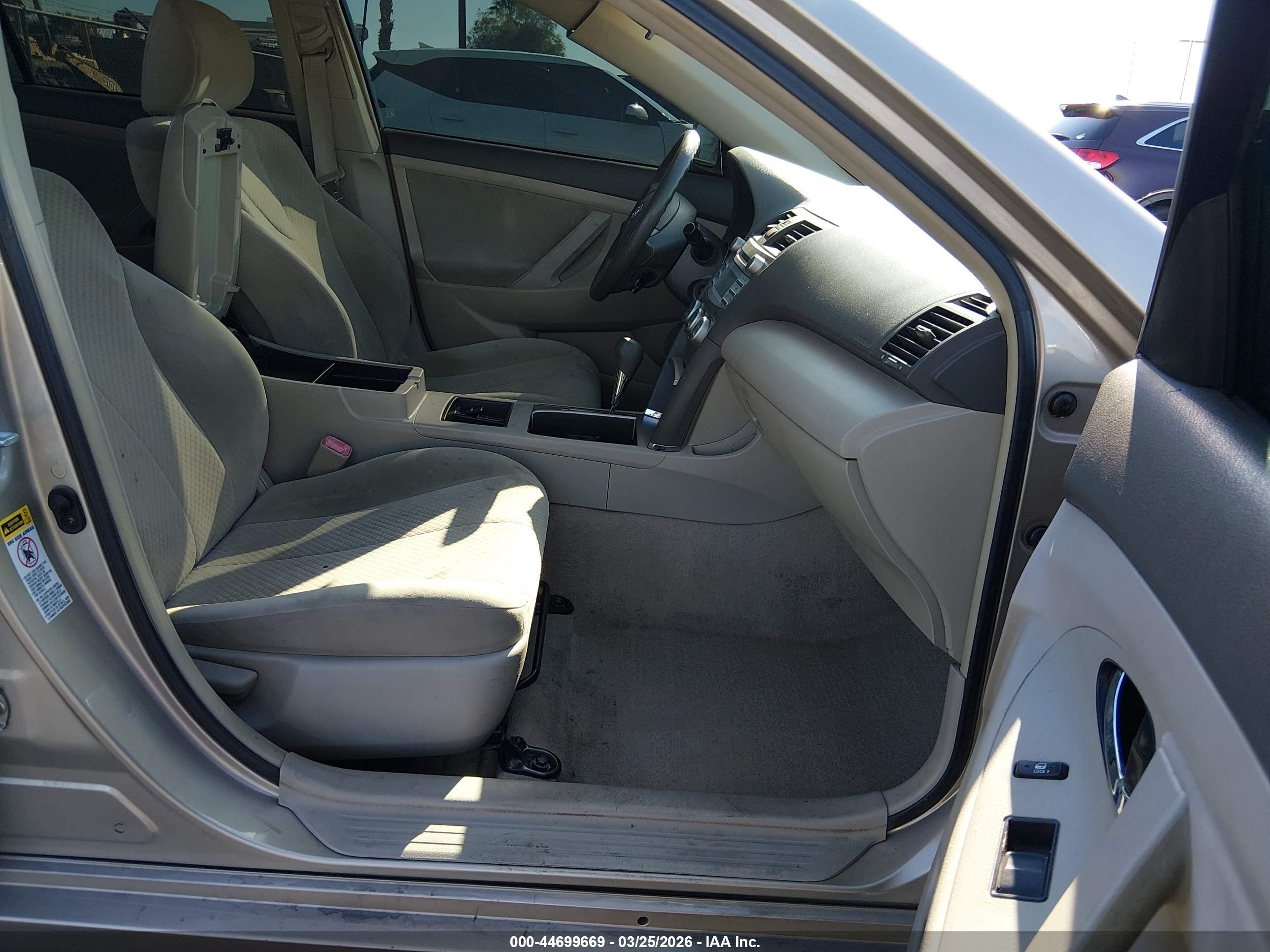 2007 Toyota Camry Le Gold vin: 4T1BE46K07U025201