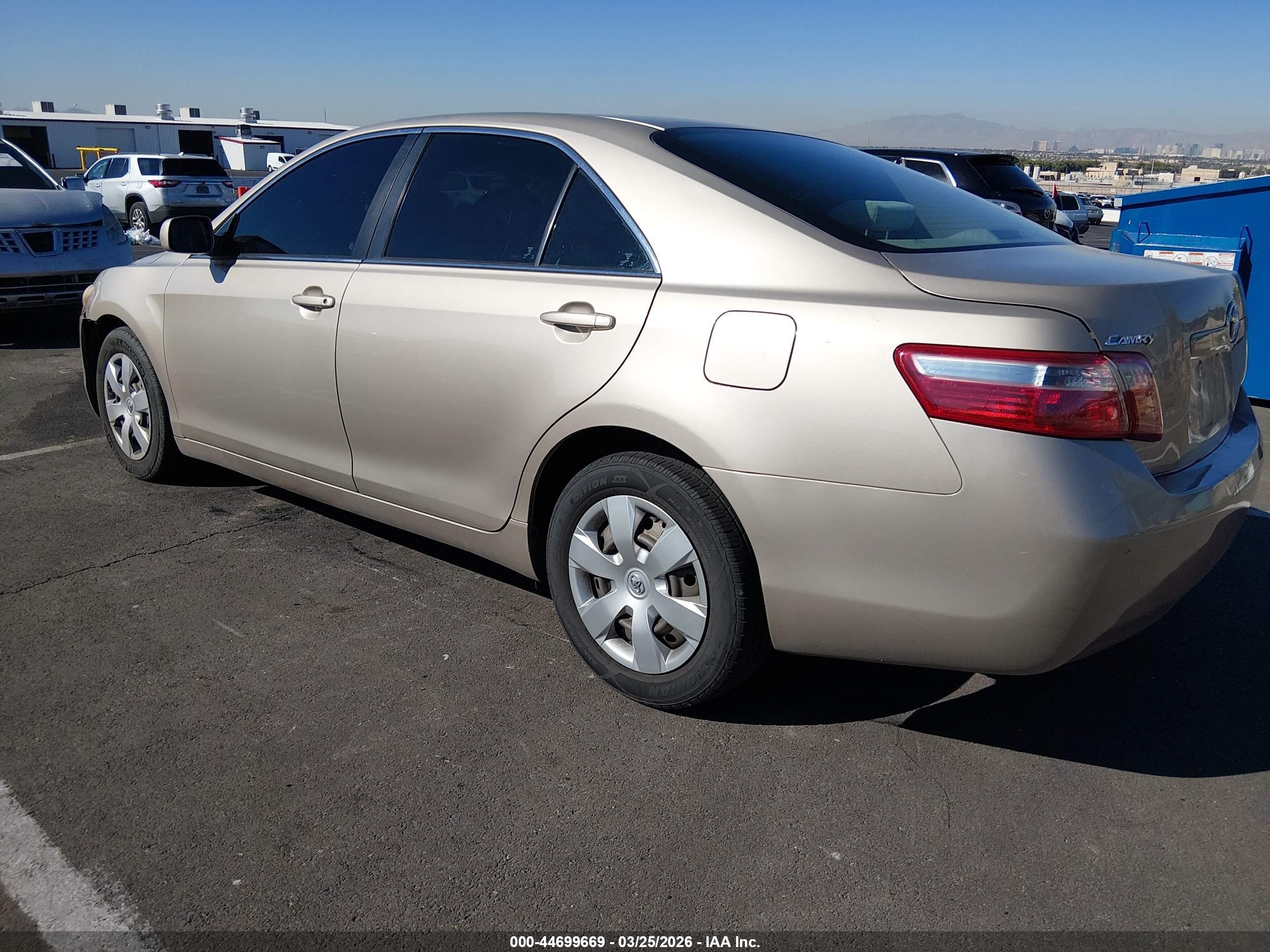 2007 Toyota Camry Le Gold vin: 4T1BE46K07U025201
