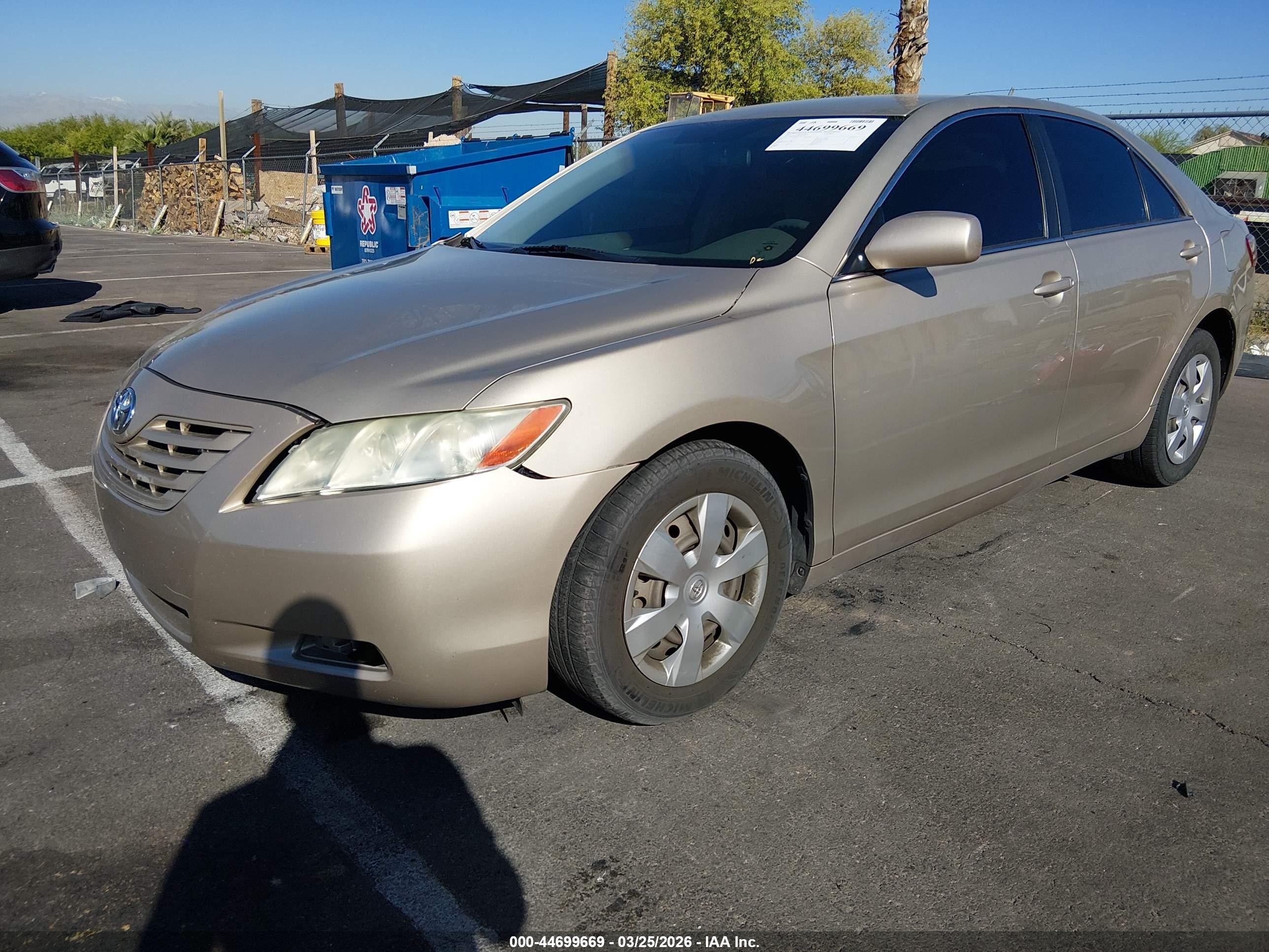 2007 Toyota Camry Le Gold vin: 4T1BE46K07U025201