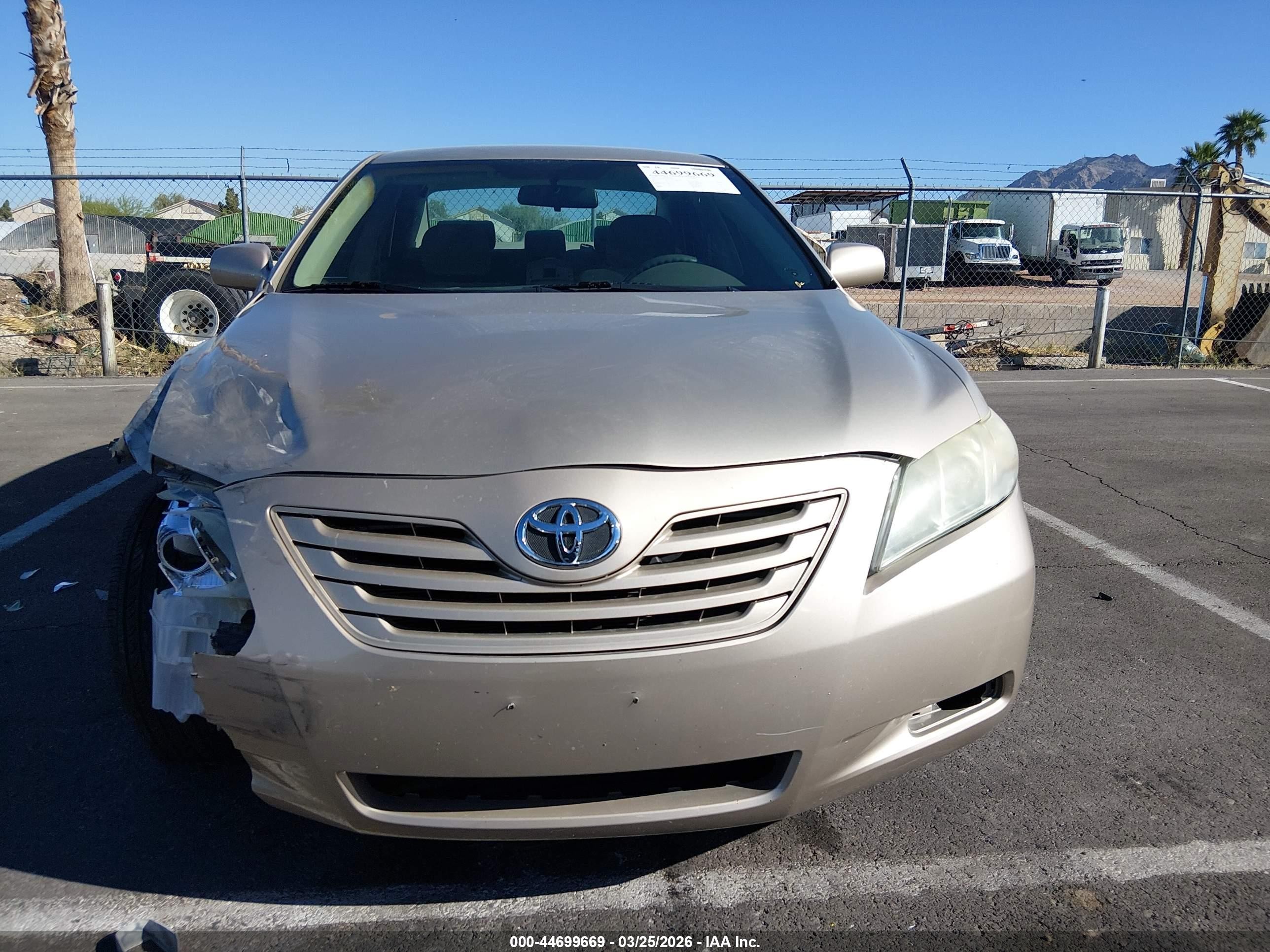 2007 Toyota Camry Le Gold vin: 4T1BE46K07U025201