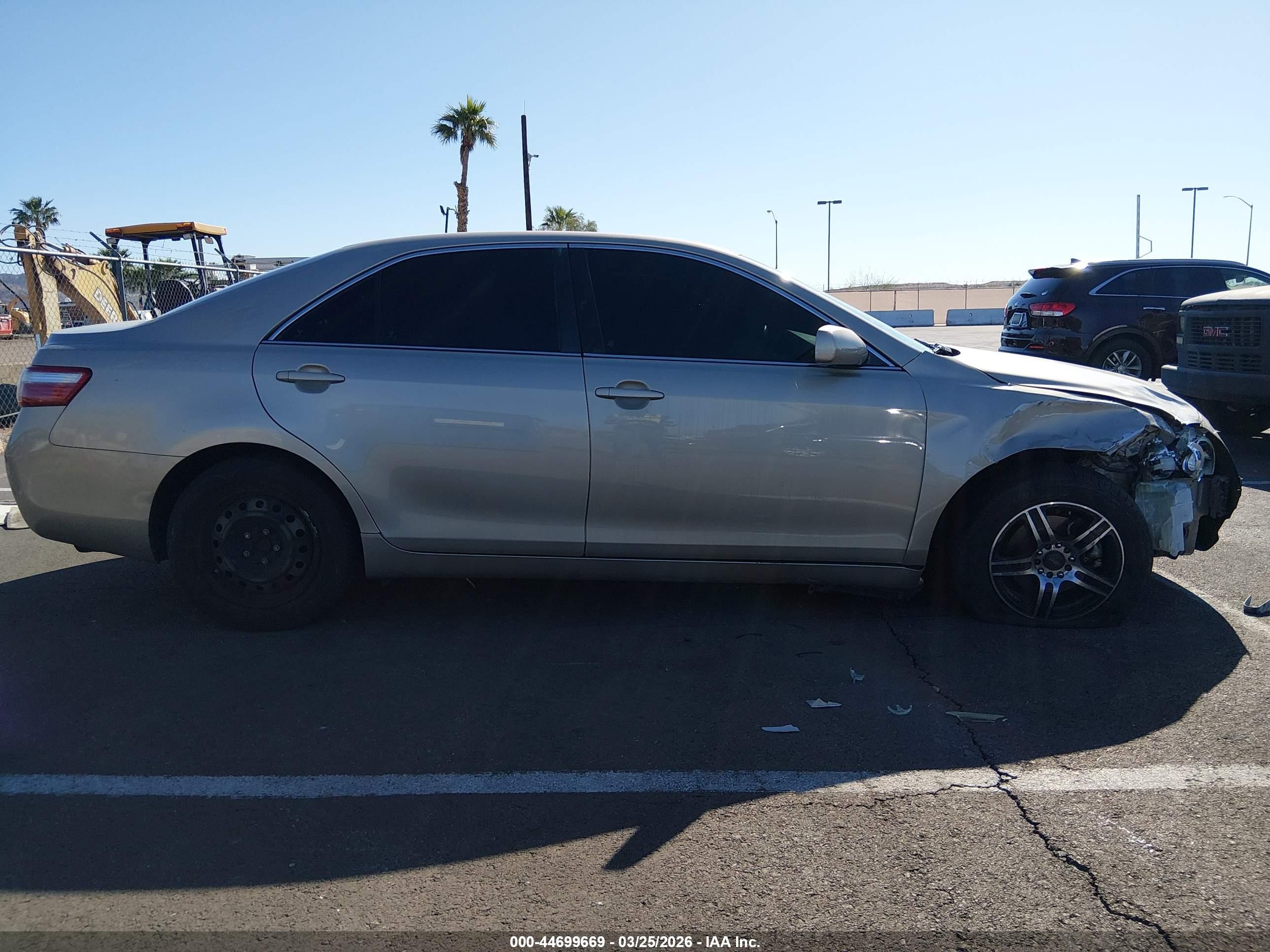 2007 Toyota Camry Le Gold vin: 4T1BE46K07U025201