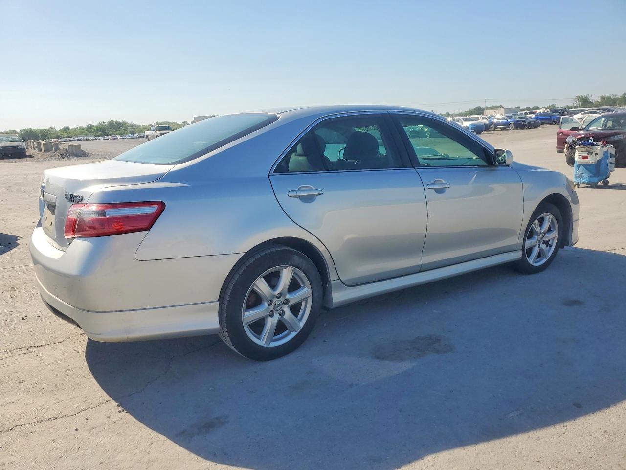 2007 Toyota Camry Se Серебряный vin: 4T1BE46K07U051412