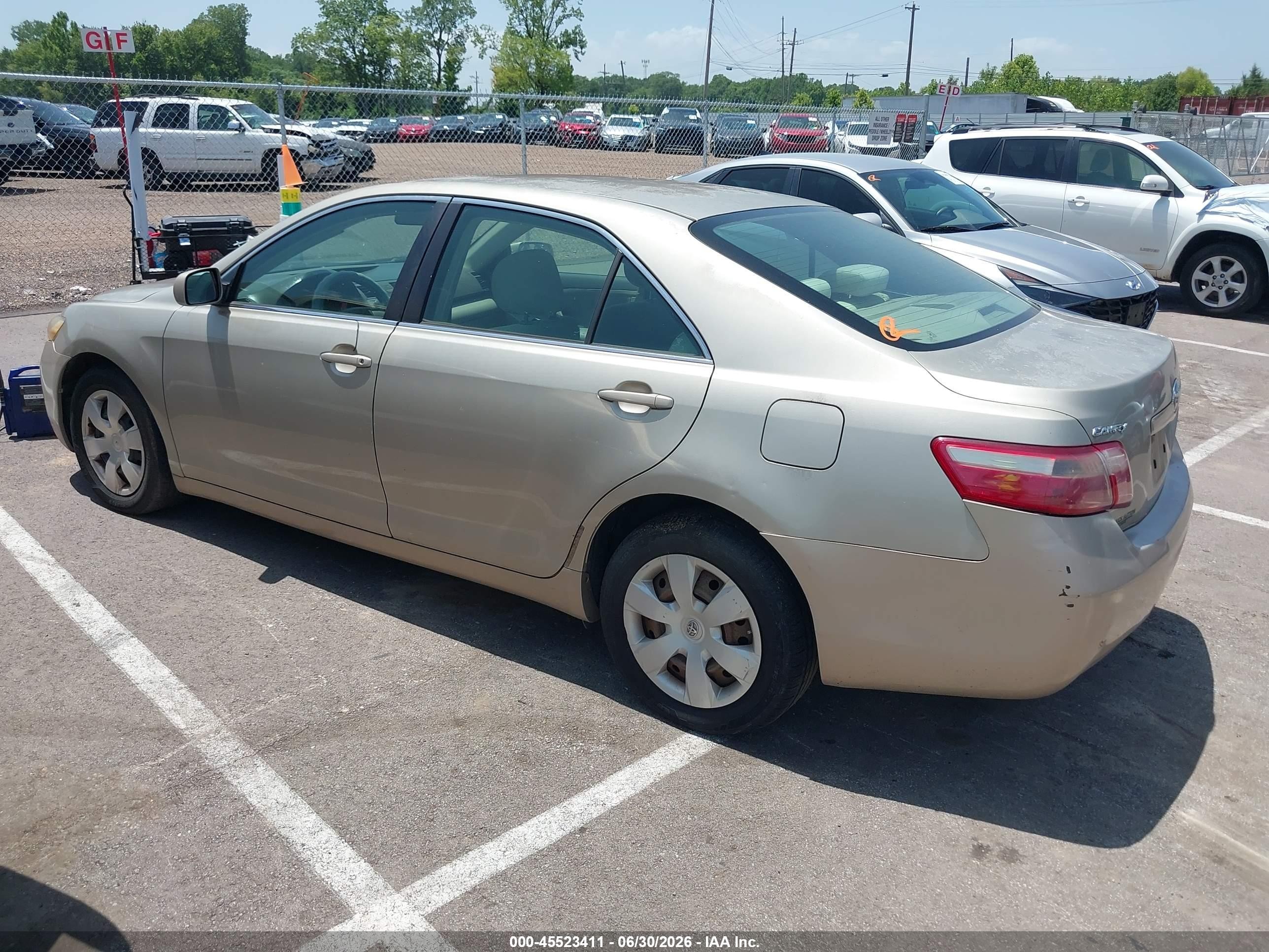 2007 Toyota Camry Le Gold vin: 4T1BE46K07U070803