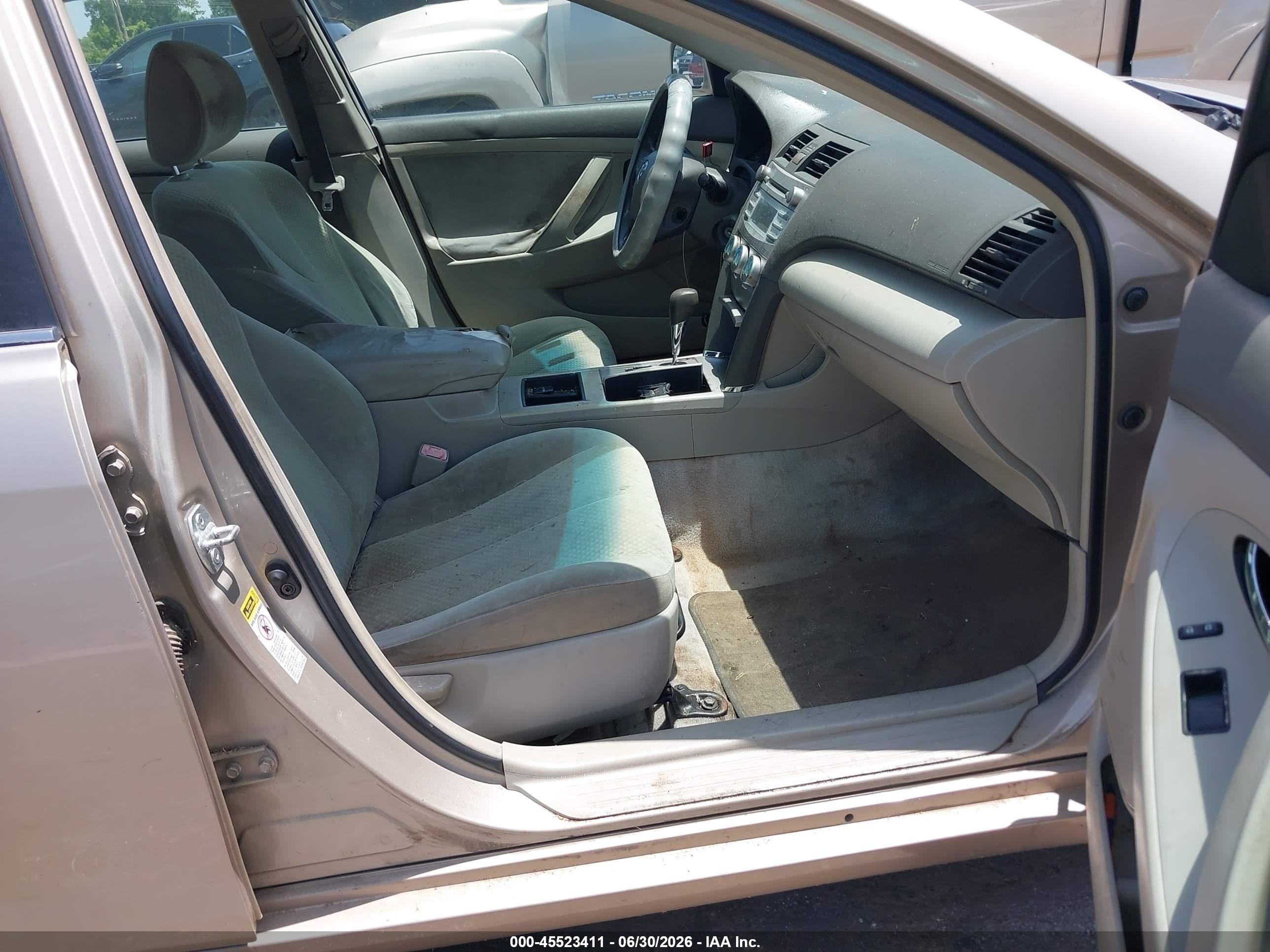 2007 Toyota Camry Le Gold vin: 4T1BE46K07U070803