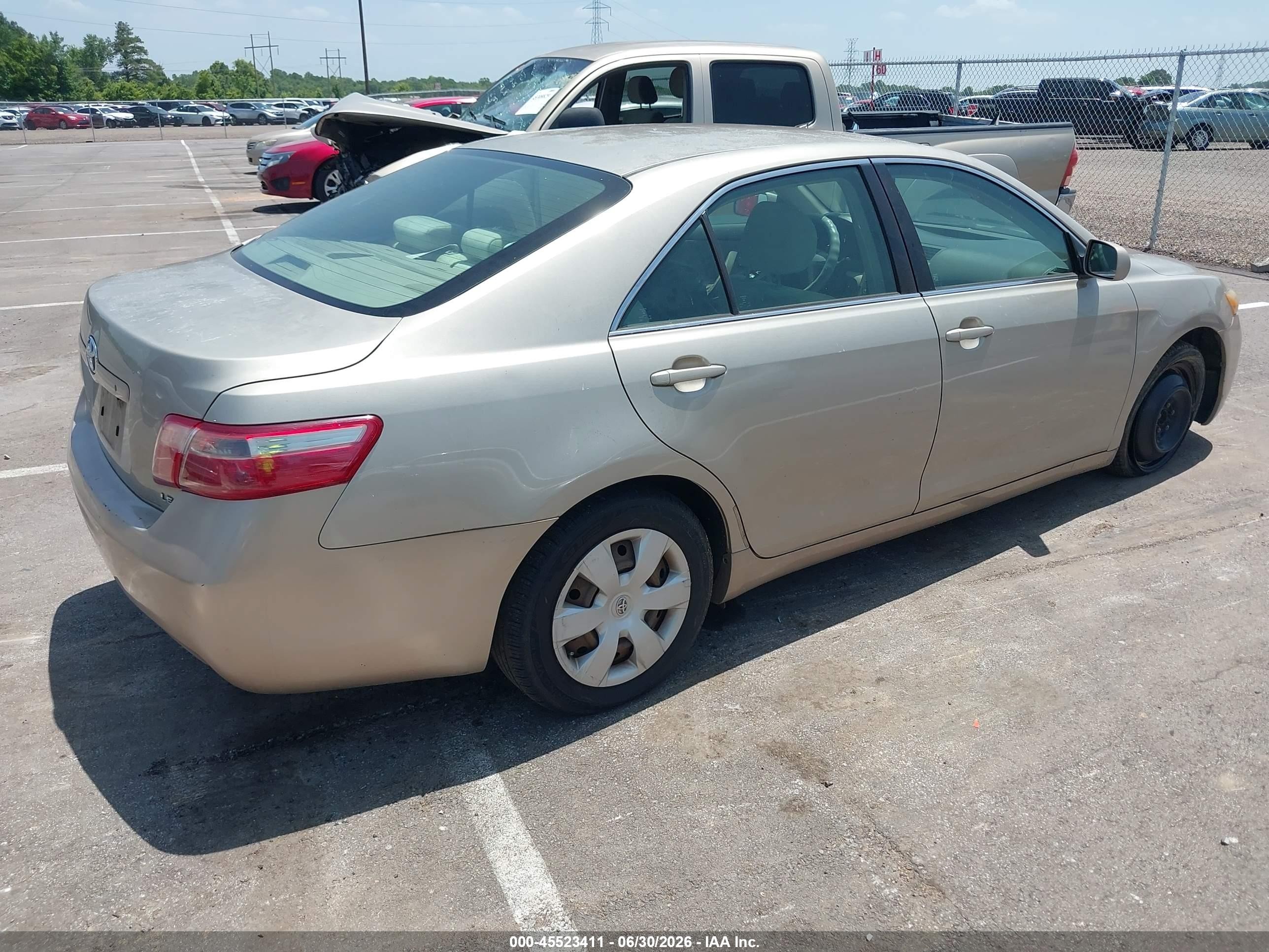 2007 Toyota Camry Le Gold vin: 4T1BE46K07U070803