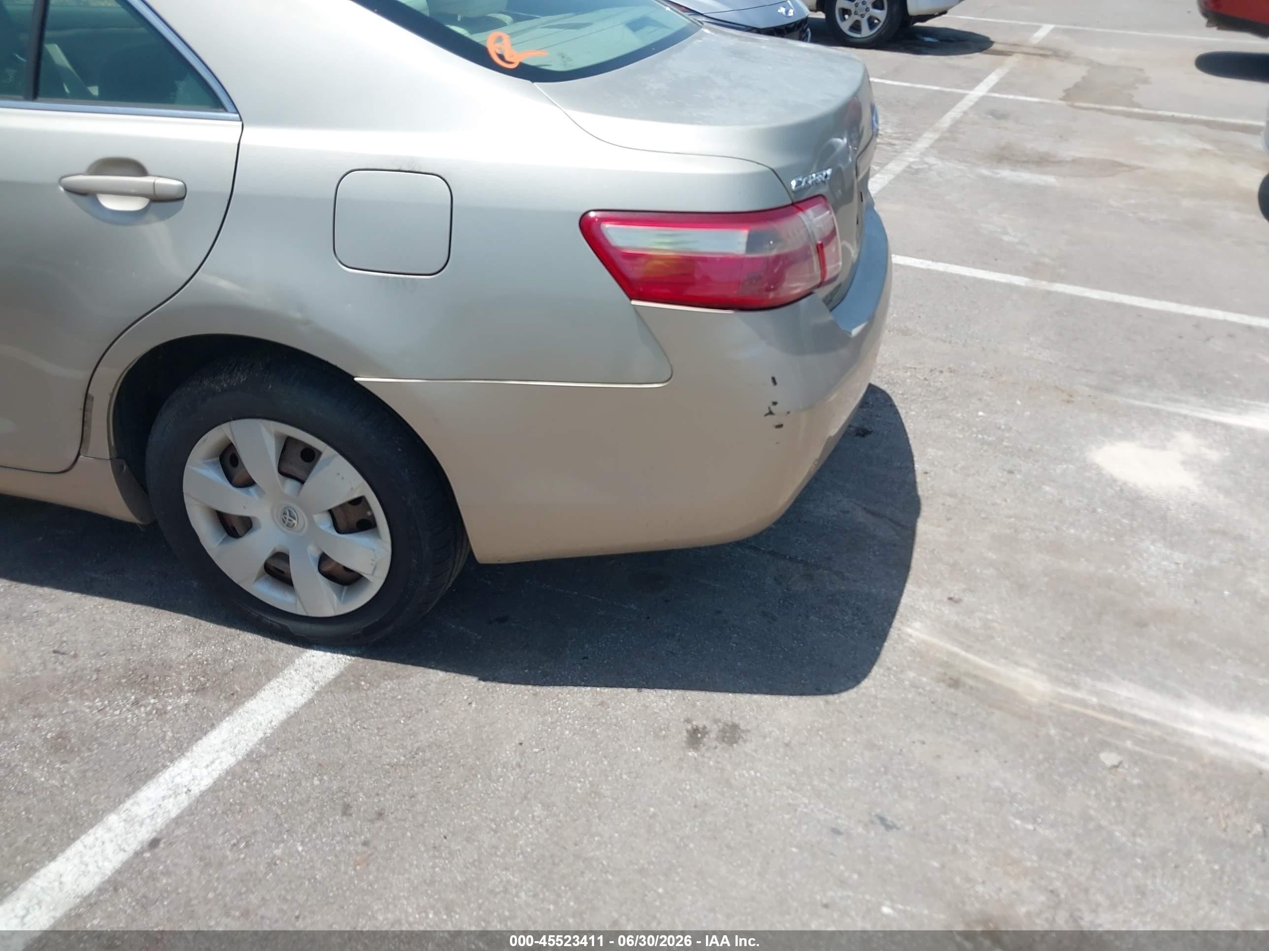 2007 Toyota Camry Le Gold vin: 4T1BE46K07U070803