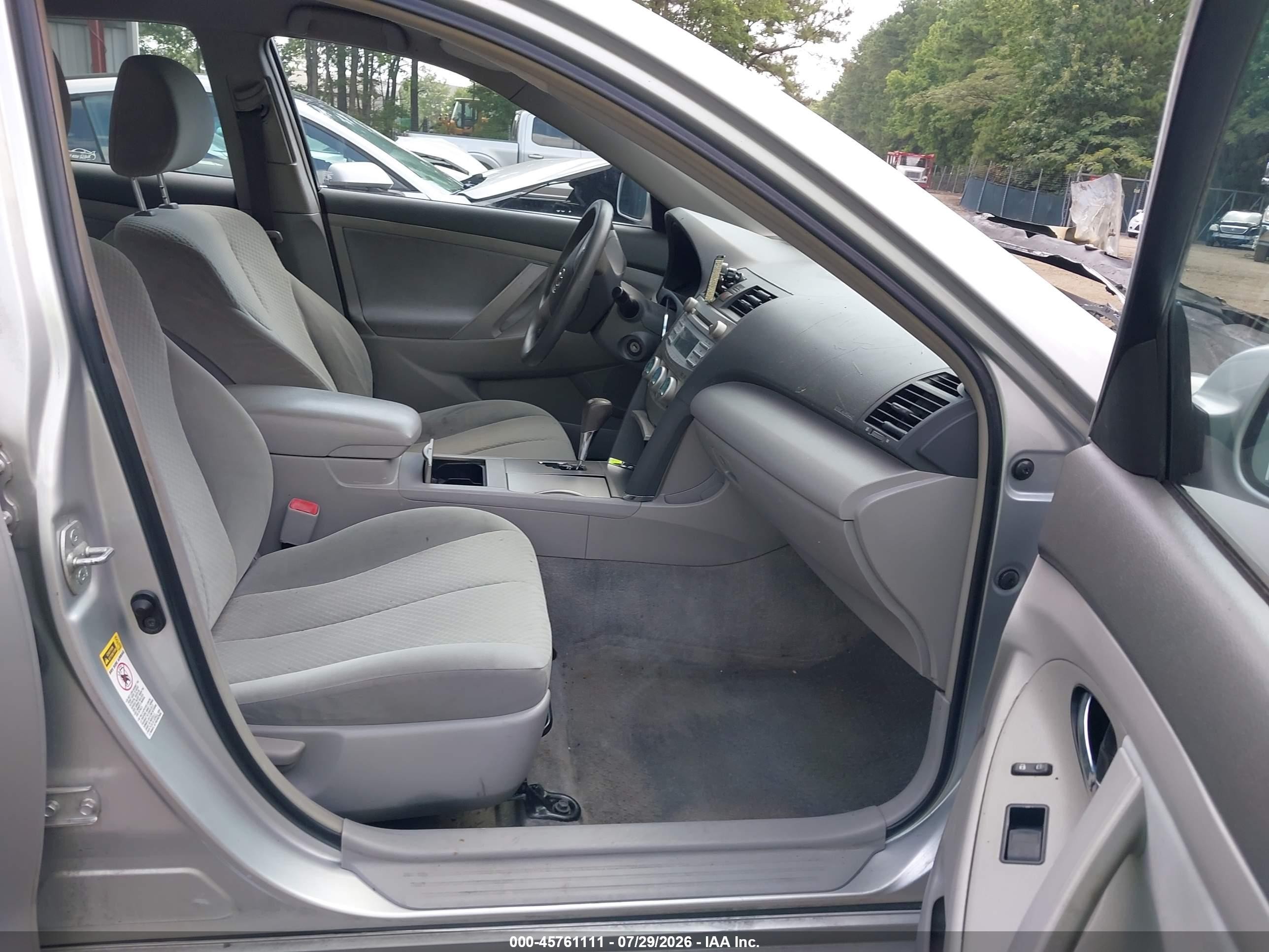 2007 Toyota Camry Le Silver vin: 4T1BE46K07U180895
