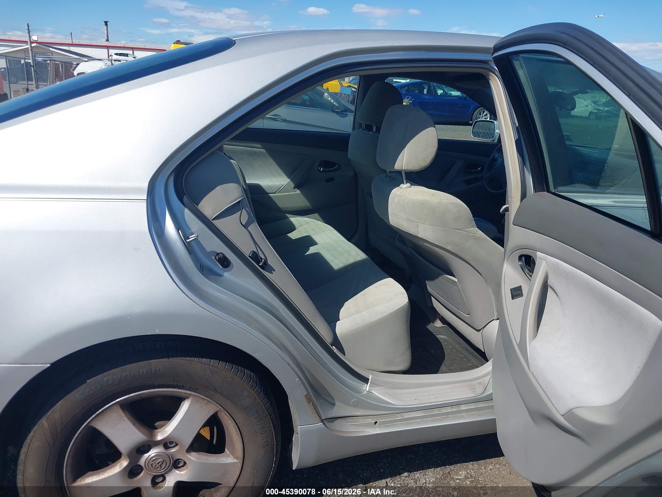 2007 Toyota Camry Le Серебряный vin: 4T1BE46K07U659902