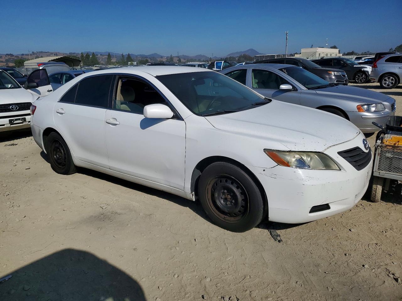 2007 Toyota Camry Le White vin: 4T1BE46K07U700304