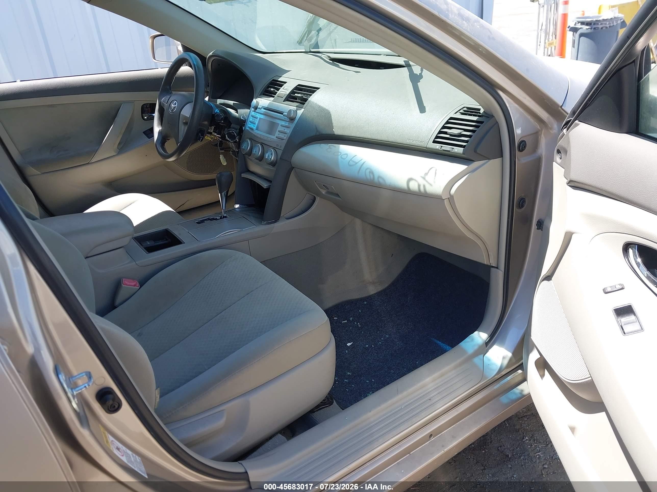 2007 Toyota Camry Le Gold vin: 4T1BE46K07U724246