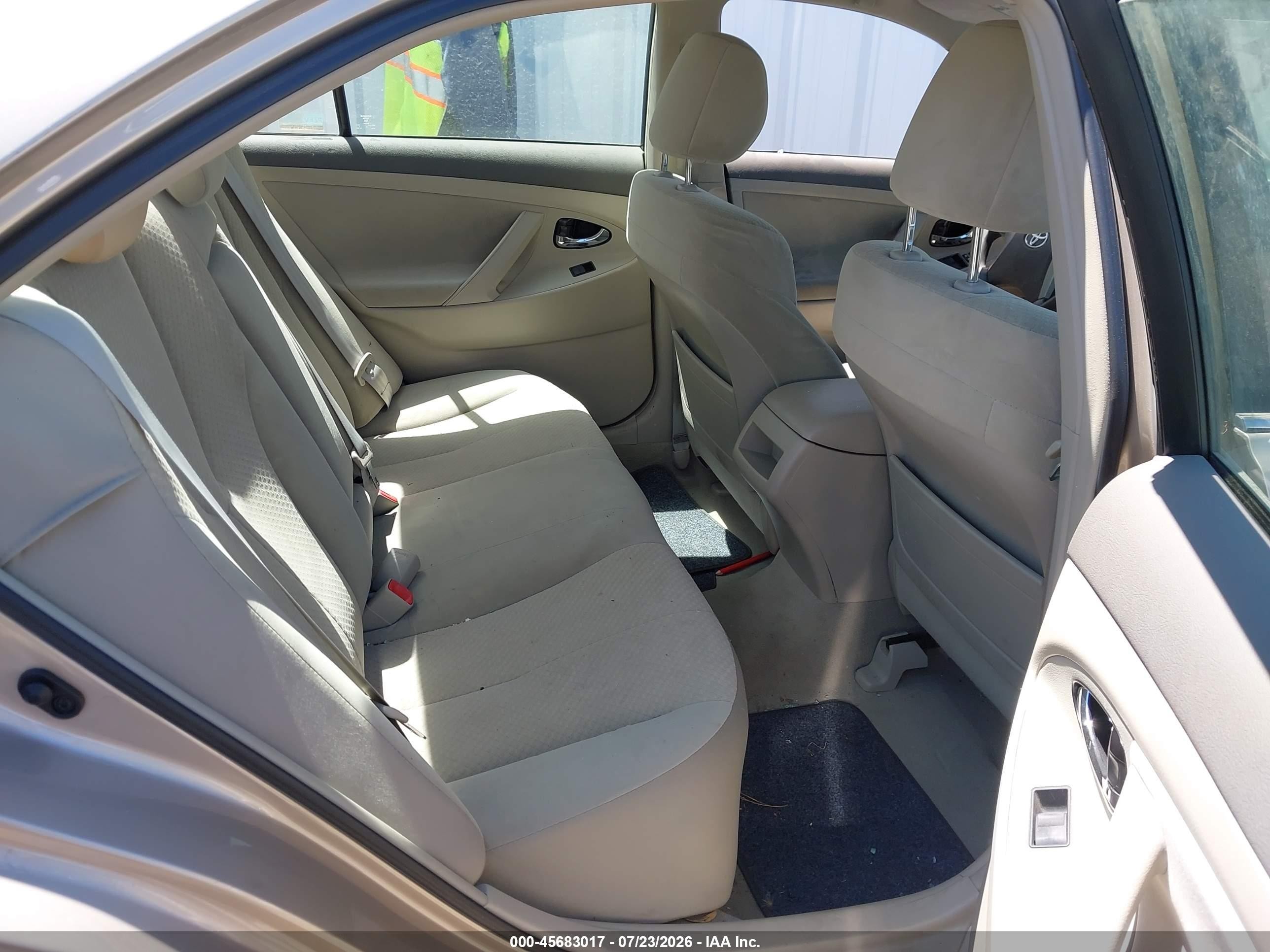 2007 Toyota Camry Le Gold vin: 4T1BE46K07U724246