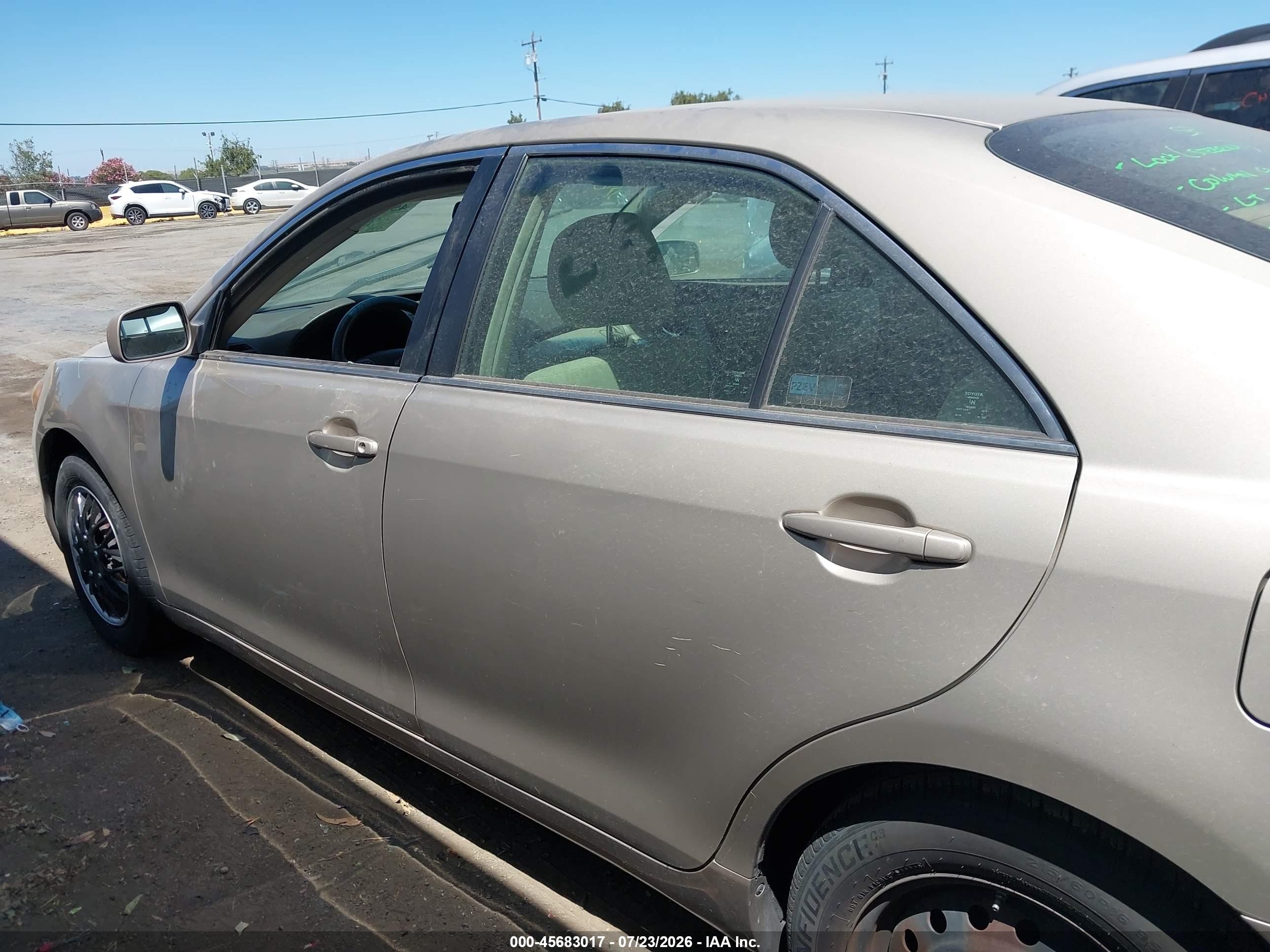 2007 Toyota Camry Le Gold vin: 4T1BE46K07U724246