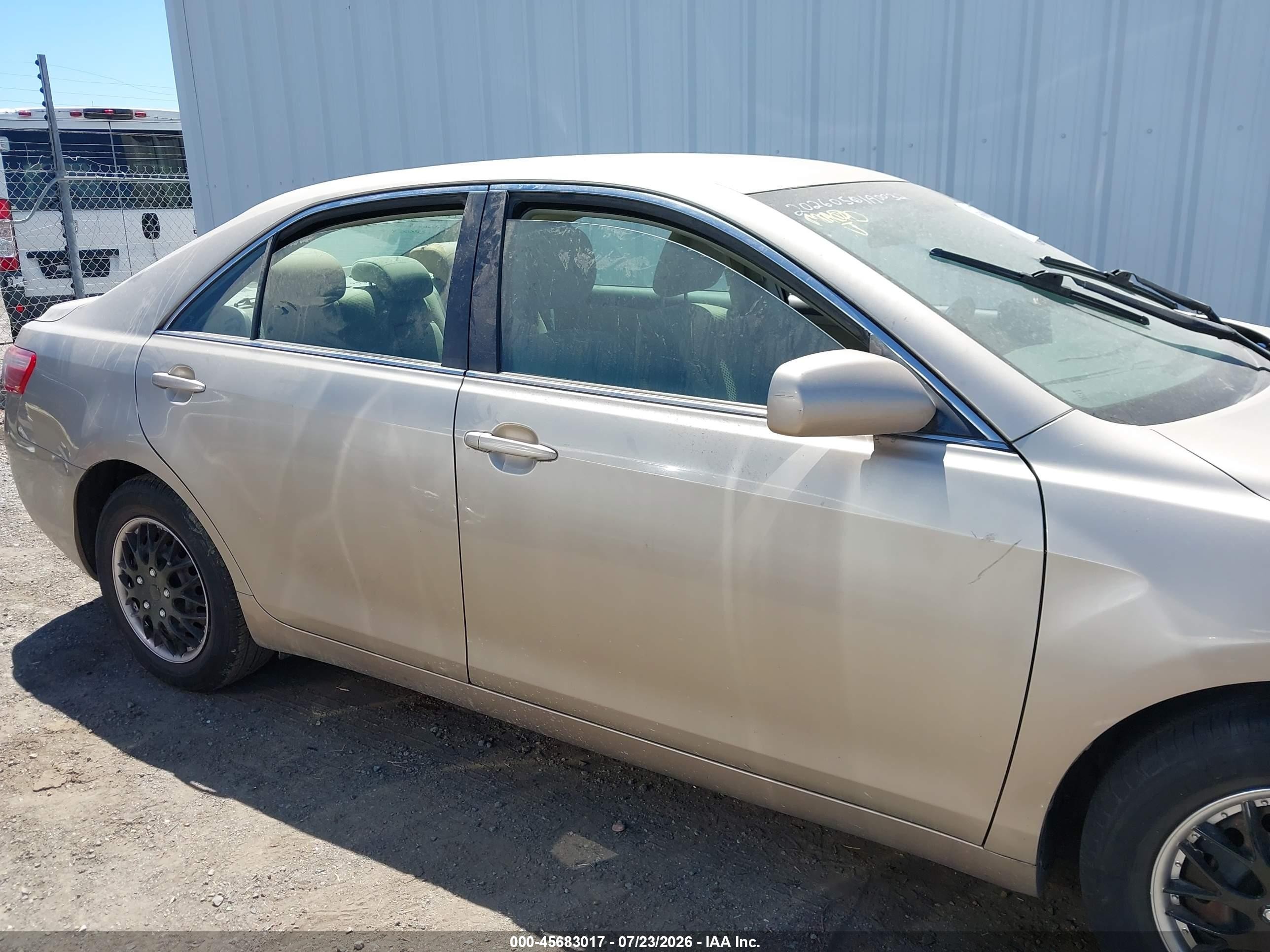 2007 Toyota Camry Le Gold vin: 4T1BE46K07U724246