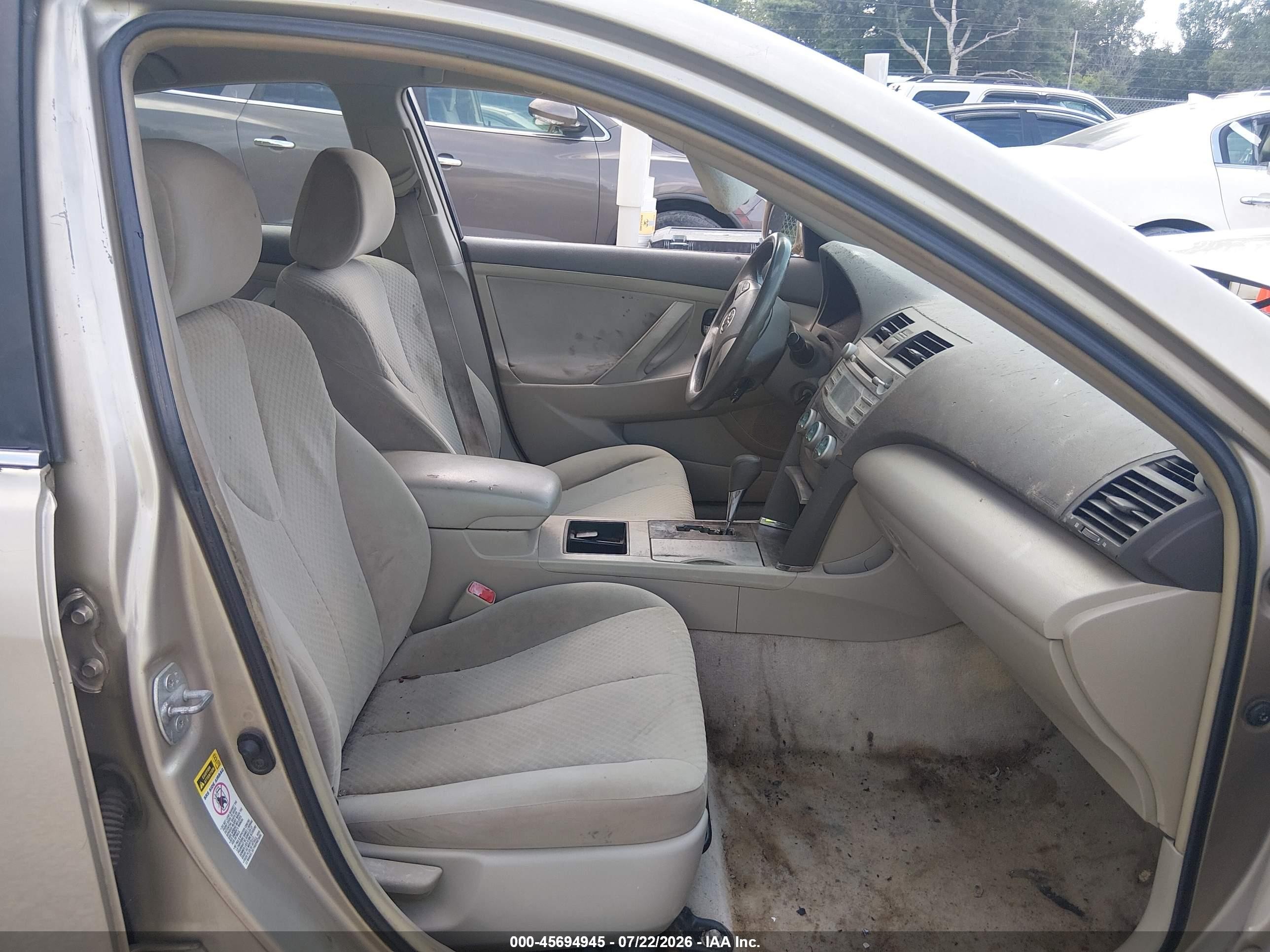 2009 Toyota Camry   Бежевый vin: 4T1BE46K09U270020