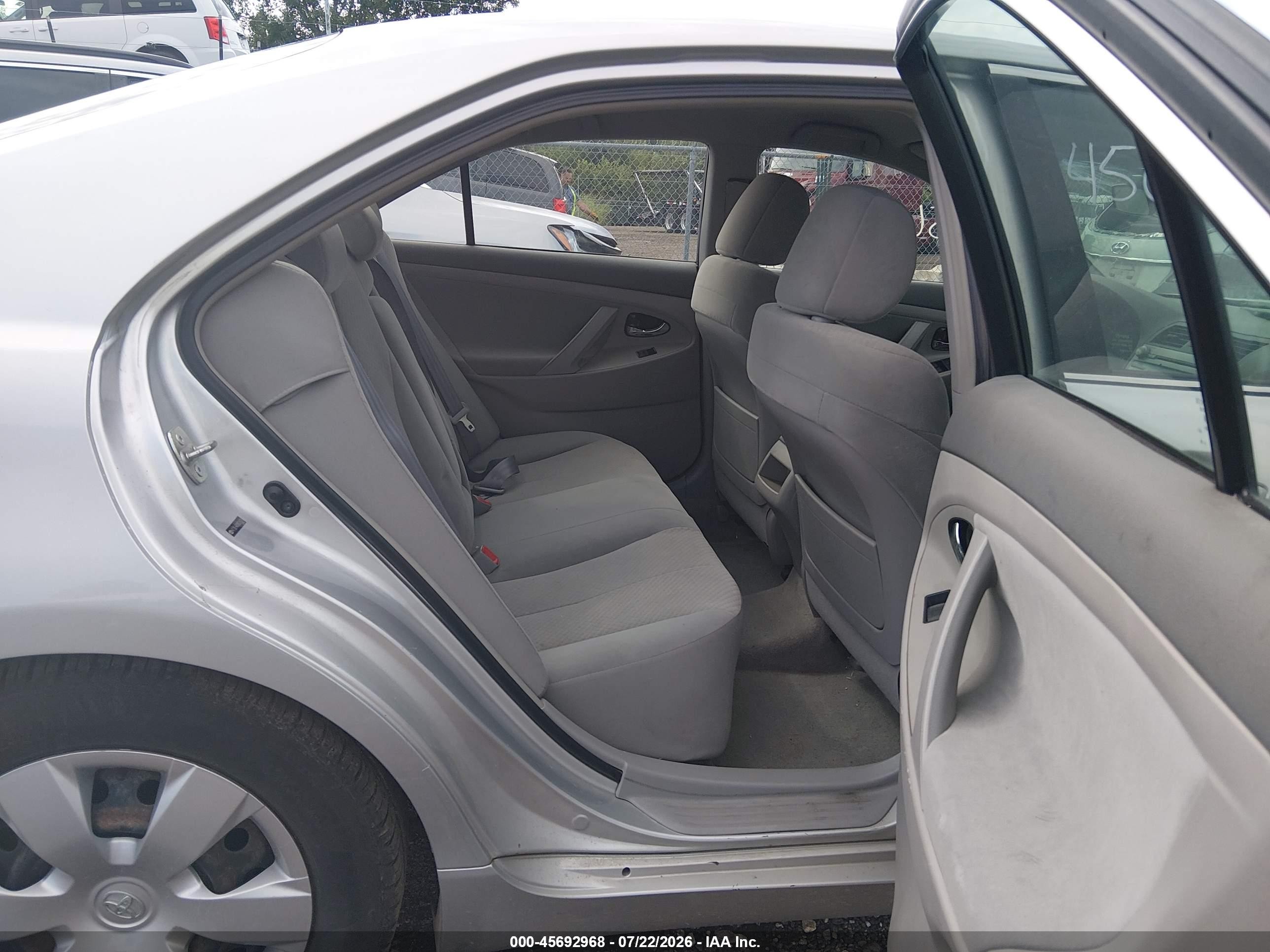 2009 Toyota Camry Le Серебряный vin: 4T1BE46K09U274276