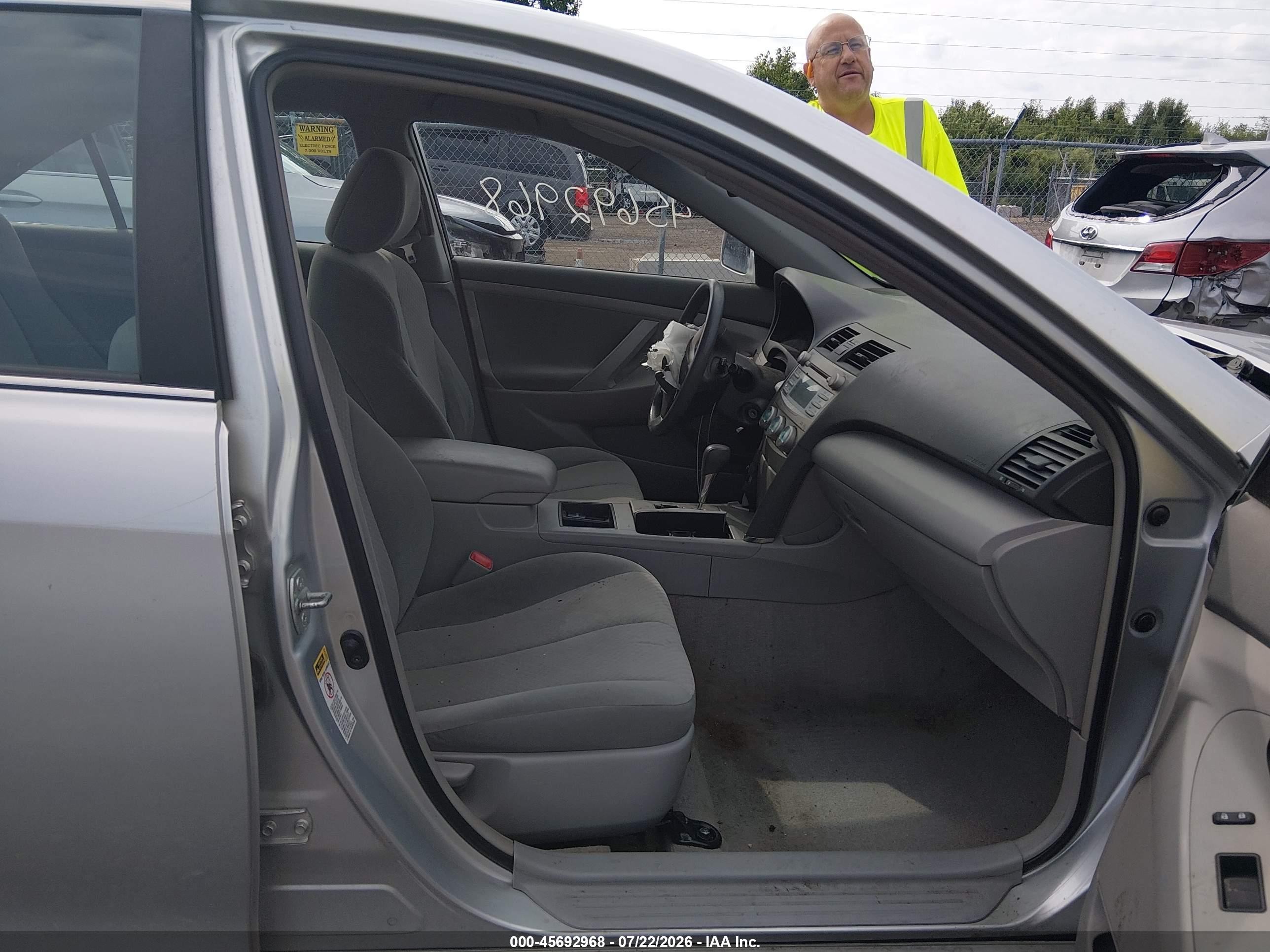 2009 Toyota Camry Le Серебряный vin: 4T1BE46K09U274276