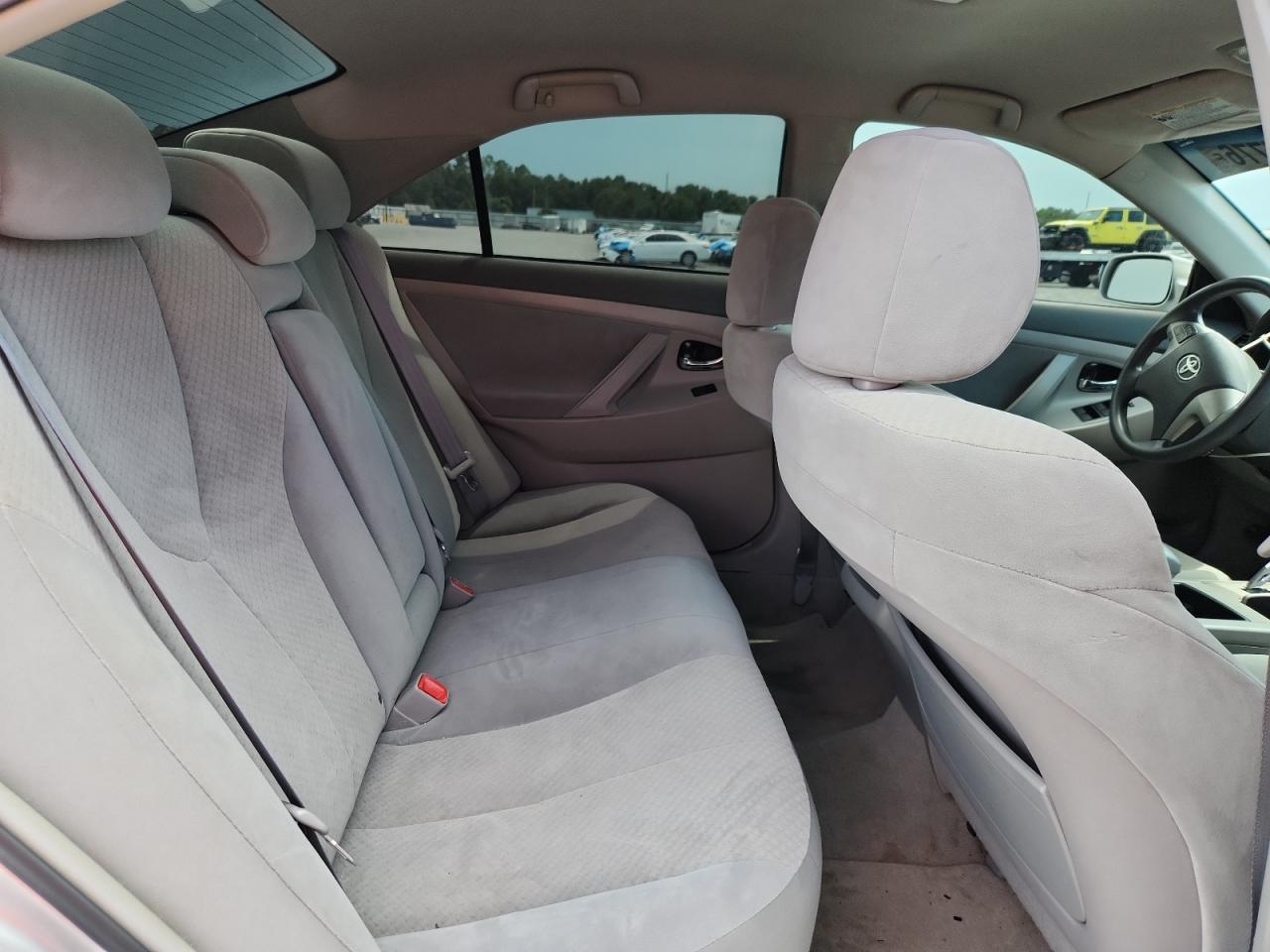 2009 Toyota Camry Le Silver vin: 4T1BE46K09U336730