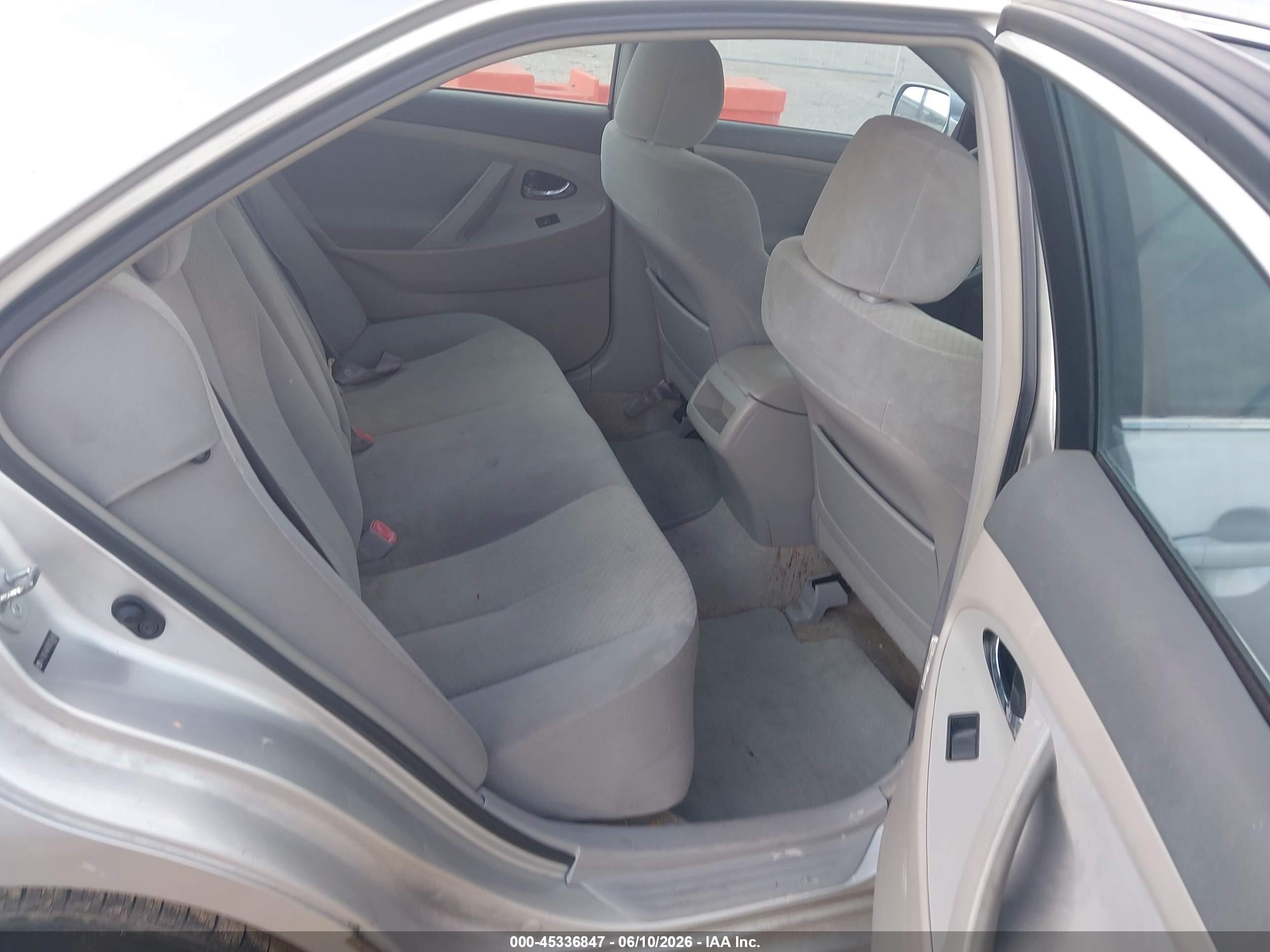 2009 Toyota Camry Le Silver vin: 4T1BE46K09U356489