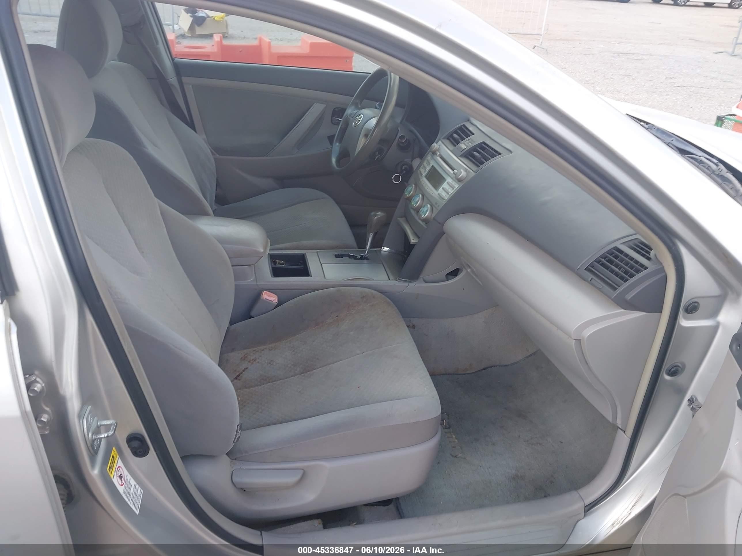 2009 Toyota Camry Le Silver vin: 4T1BE46K09U356489