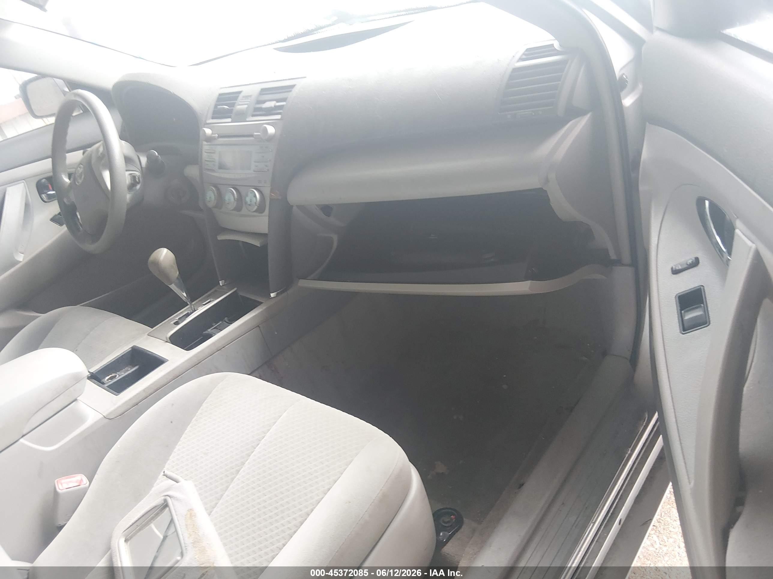 2009 Toyota Camry Le Silver vin: 4T1BE46K09U365855