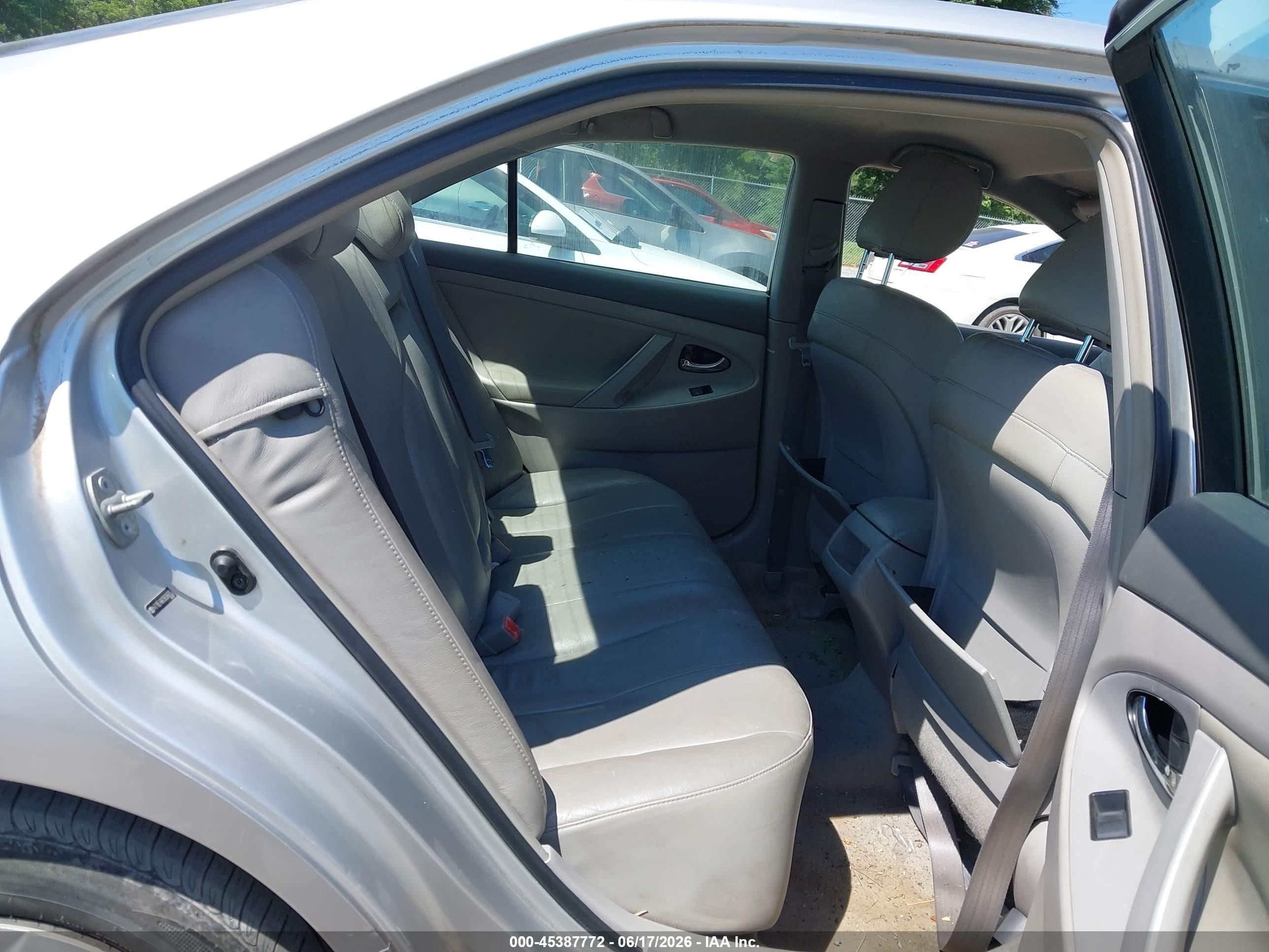 2009 Toyota Camry Le Silver vin: 4T1BE46K09U366052