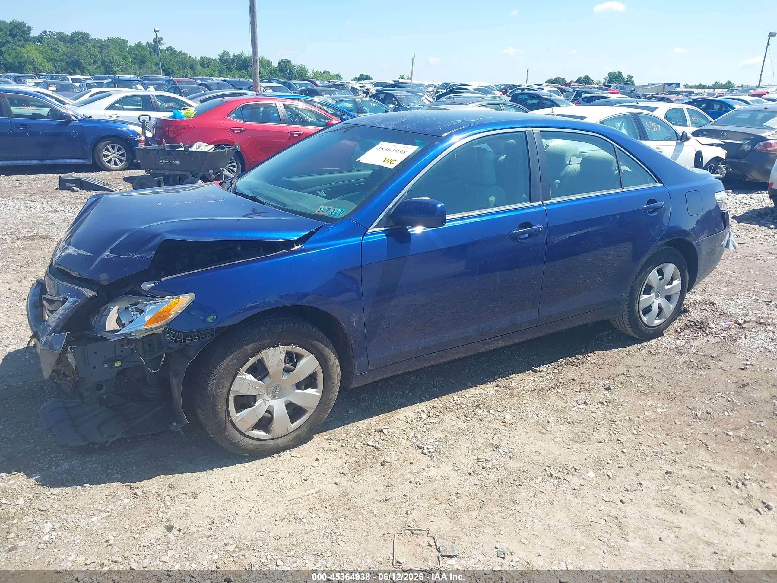 2009 Toyota Camry Le Blue vin: 4T1BE46K09U390450