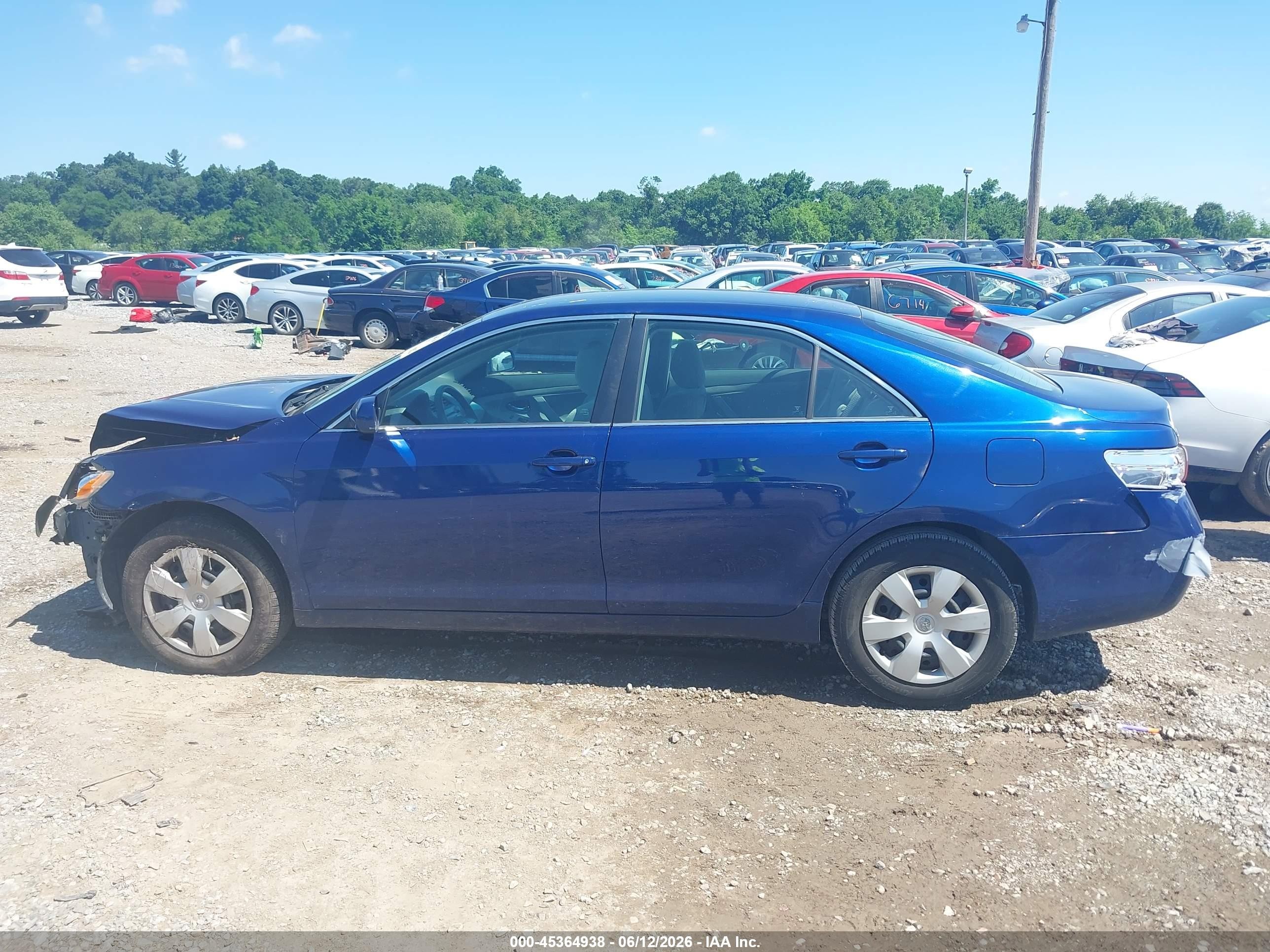 2009 Toyota Camry Le Blue vin: 4T1BE46K09U390450
