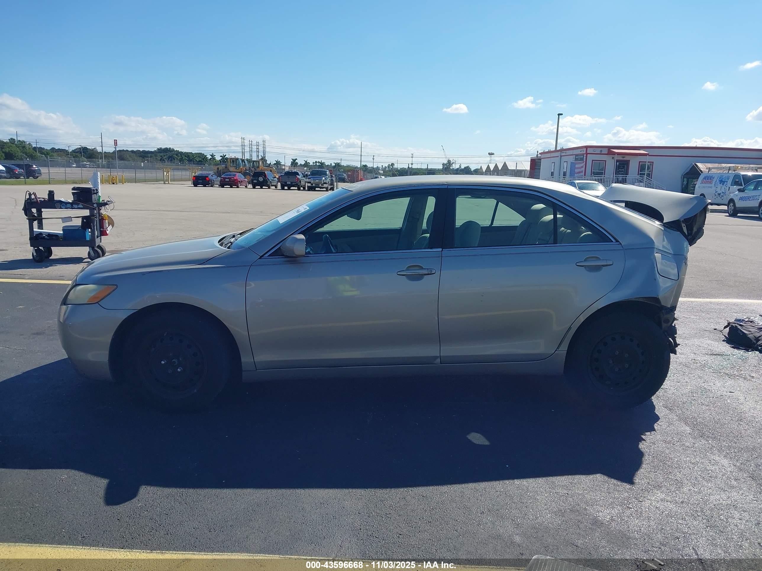 2009 Toyota Camry Le Золотой vin: 4T1BE46K09U392229