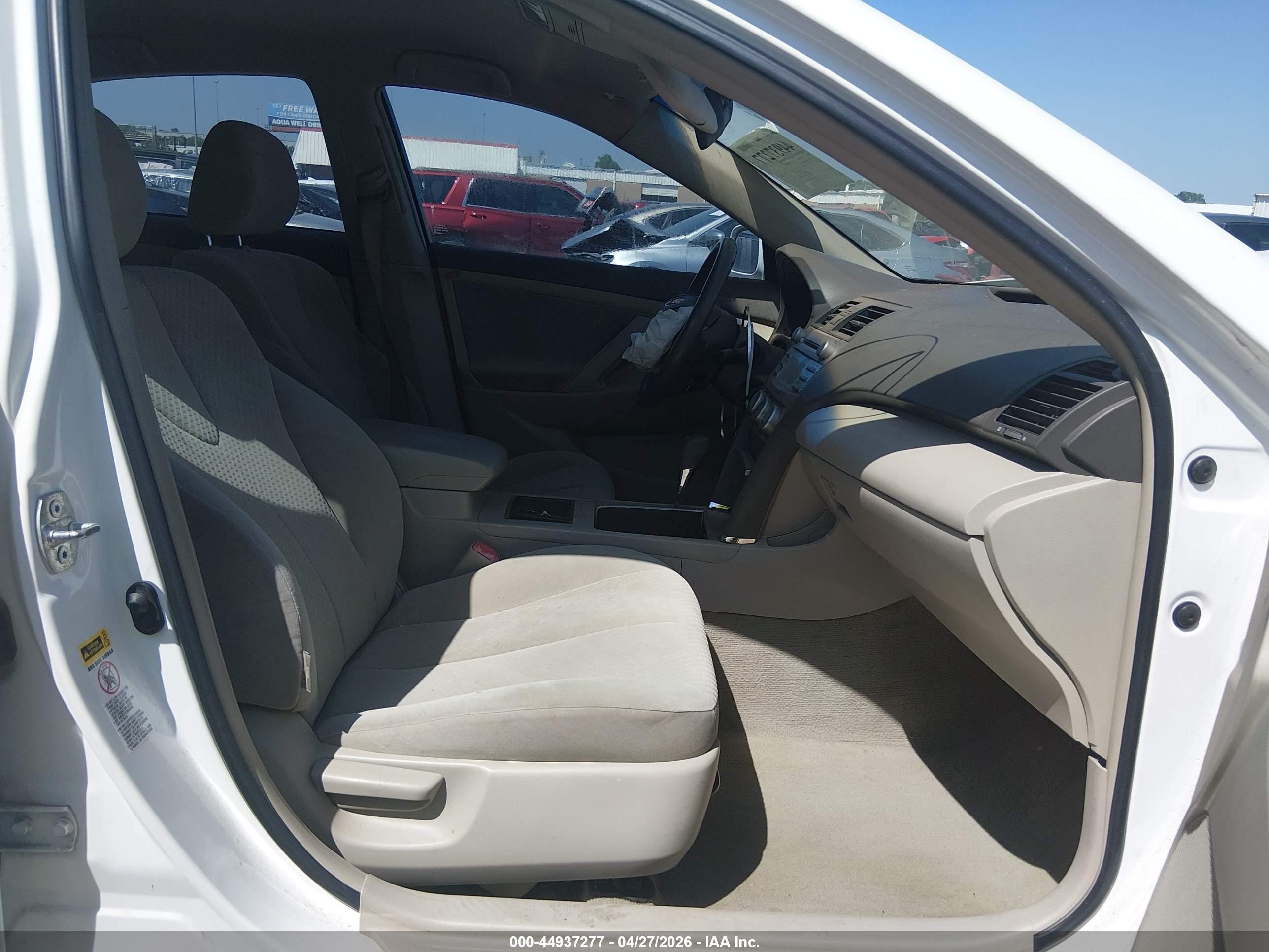 2009 Toyota Camry   Белый vin: 4T1BE46K09U816699