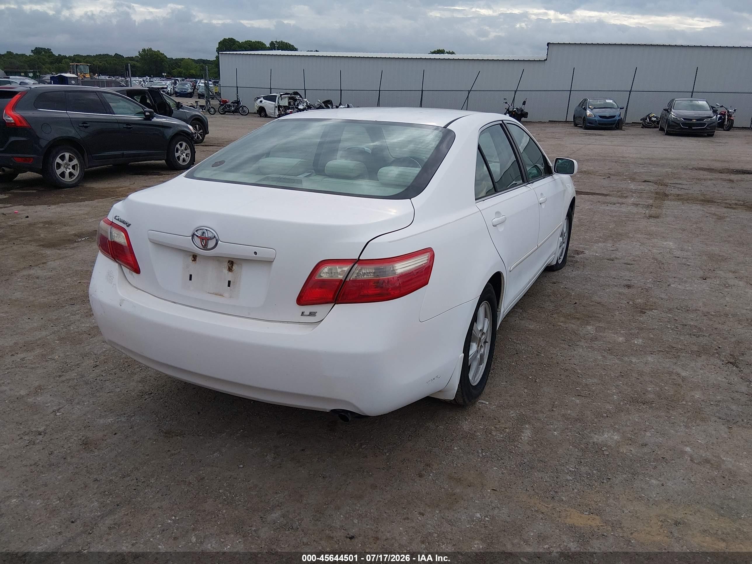 2009 Toyota Camry Le White vin: 4T1BE46K09U819845
