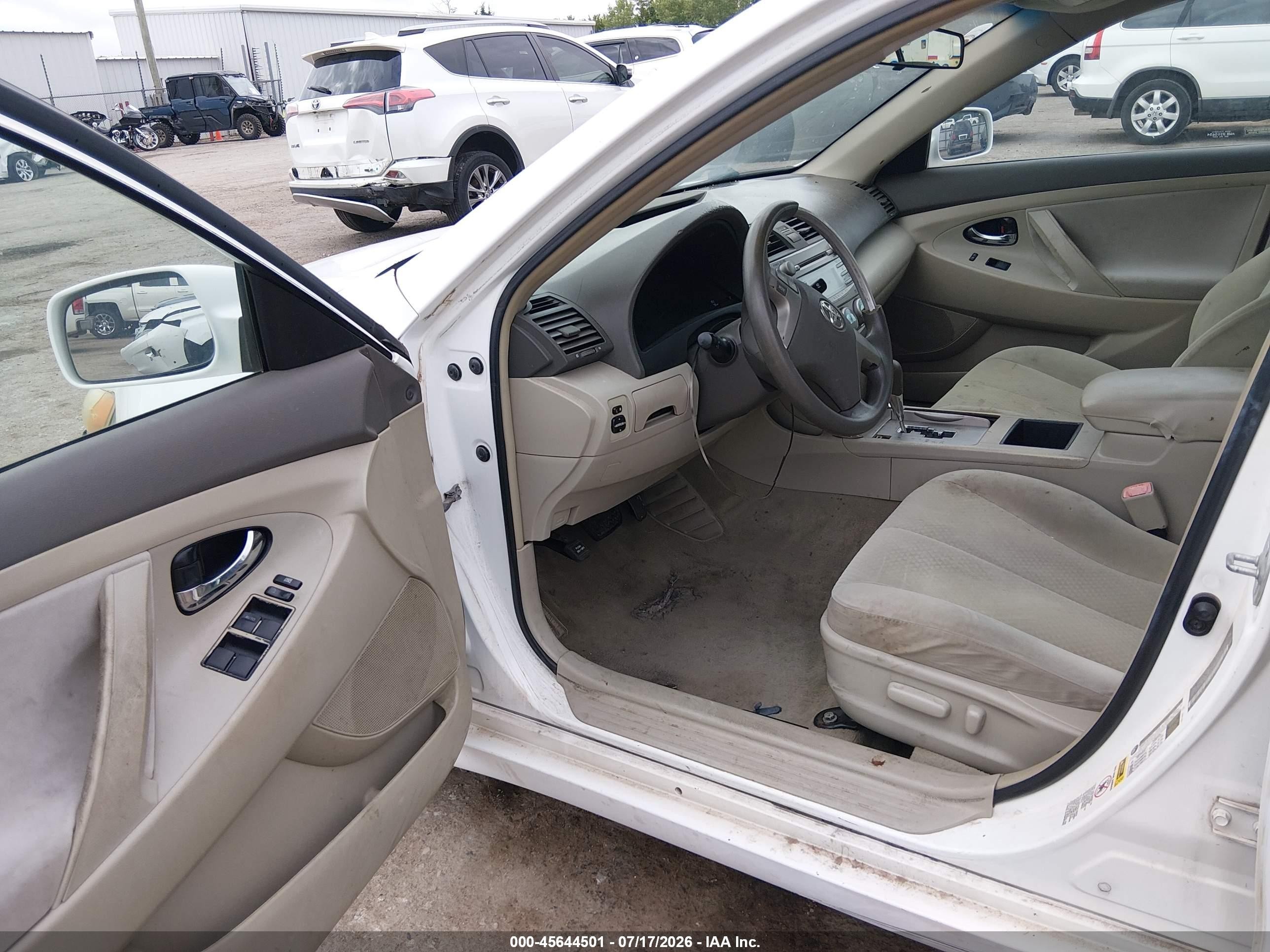 2009 Toyota Camry Le White vin: 4T1BE46K09U819845