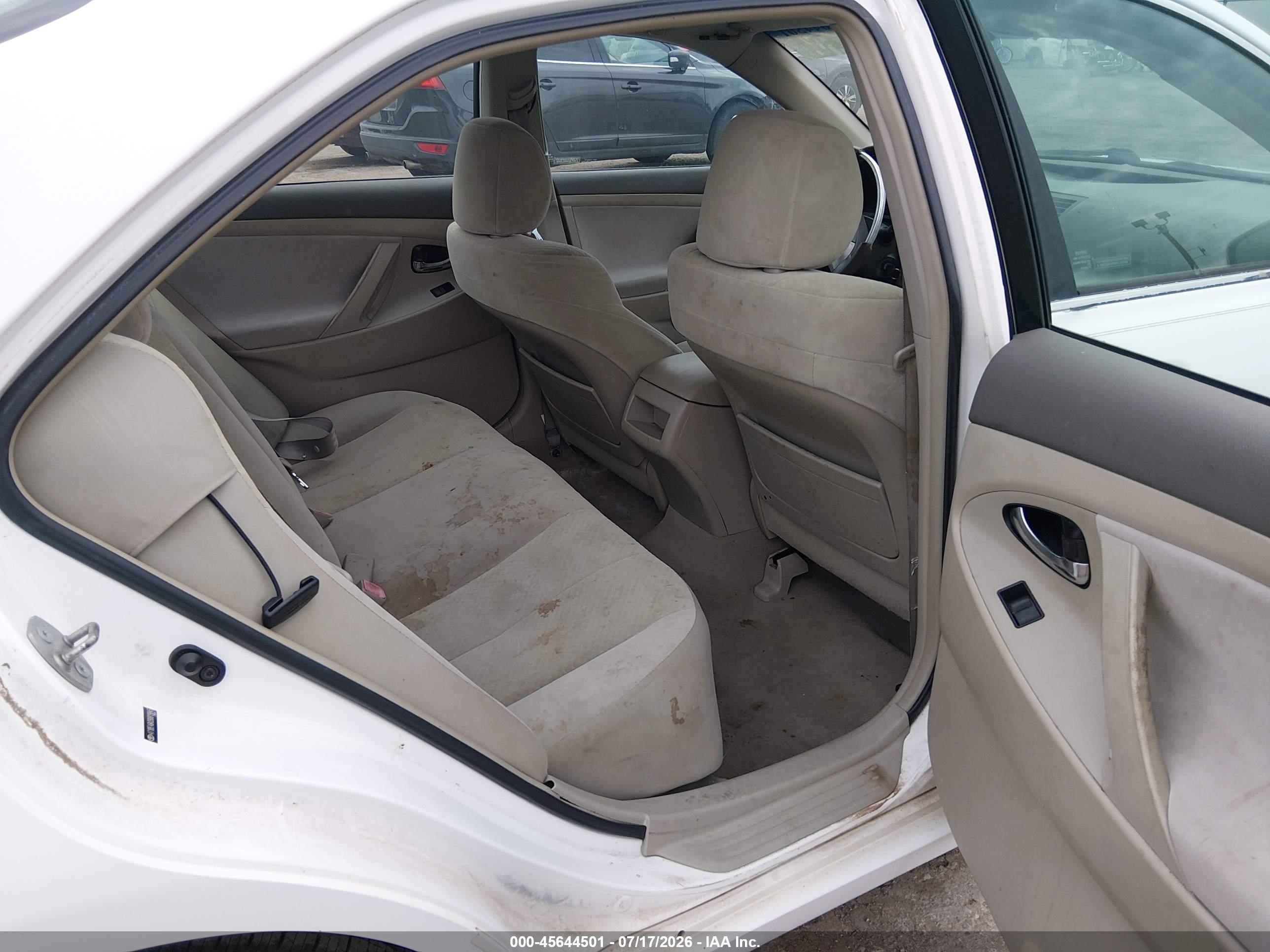 2009 Toyota Camry Le White vin: 4T1BE46K09U819845