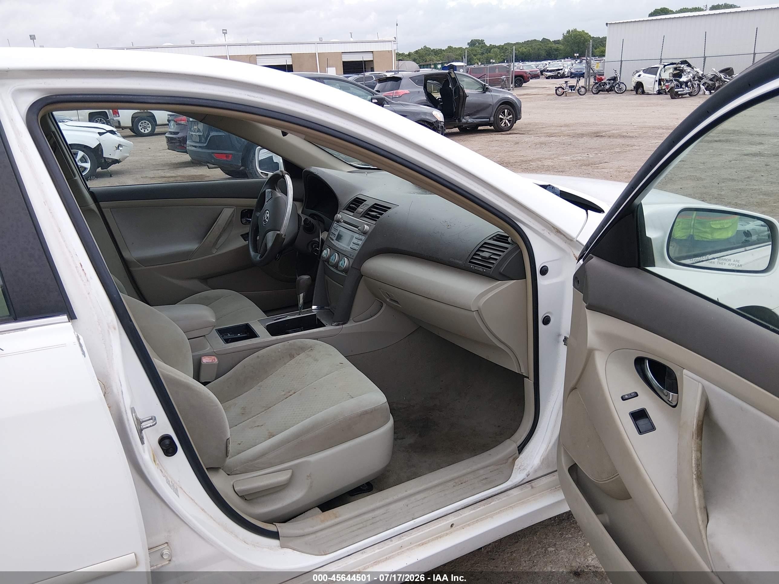 2009 Toyota Camry Le White vin: 4T1BE46K09U819845
