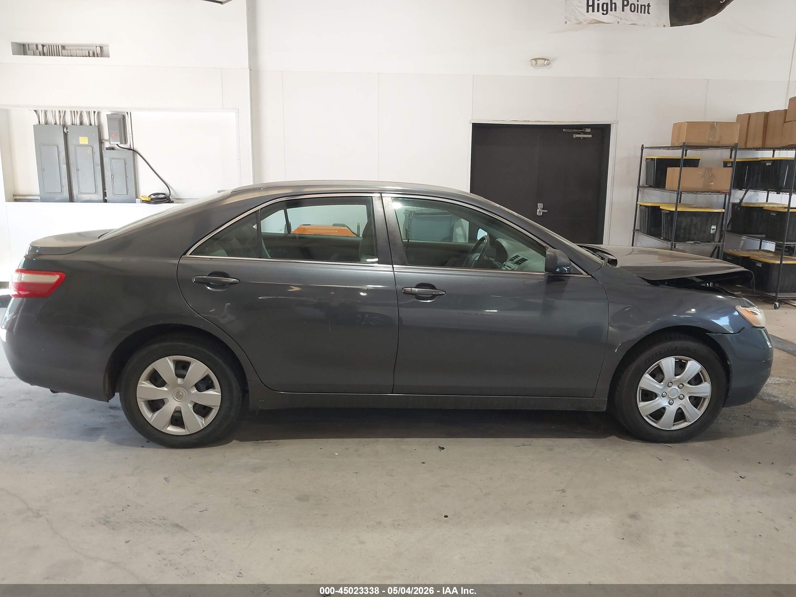 2009 Toyota Camry Le Gray vin: 4T1BE46K09U820428
