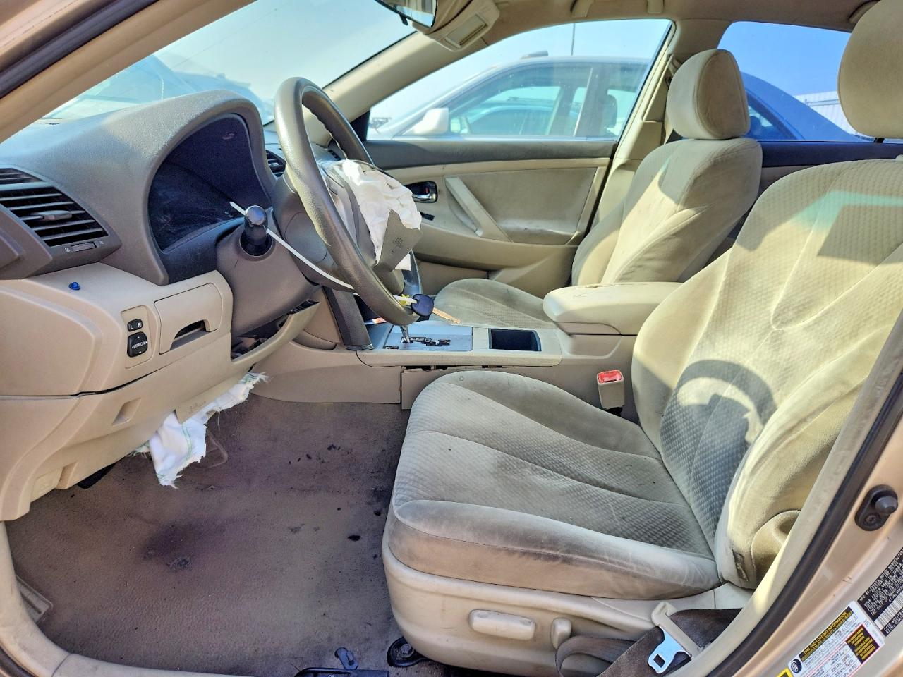 2009 Toyota Camry Le Gold vin: 4T1BE46K09U826746