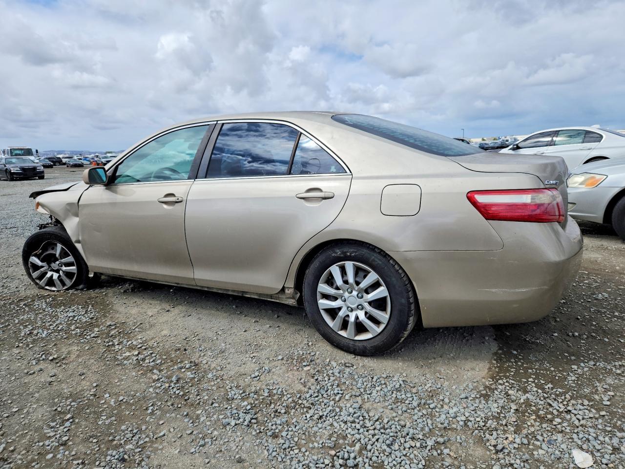 2009 Toyota Camry Le Gold vin: 4T1BE46K09U826746