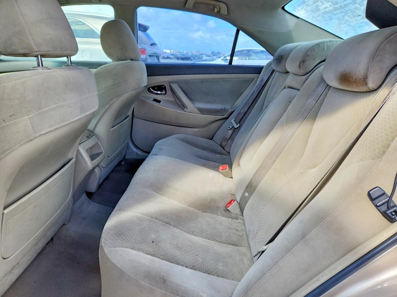 2009 Toyota Camry Le Gold vin: 4T1BE46K09U826746