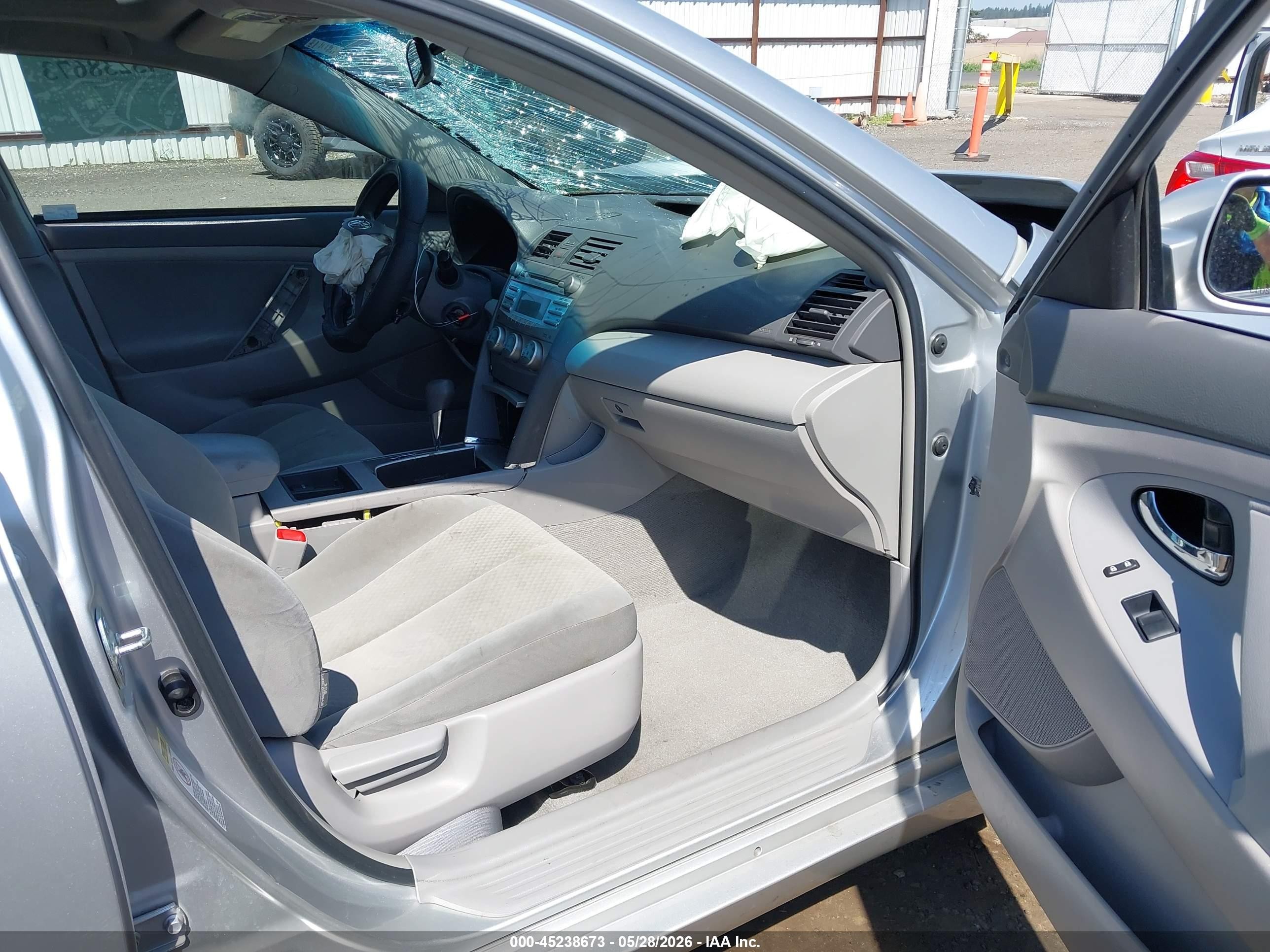 2009 Toyota Camry Le Серебряный vin: 4T1BE46K09U857186