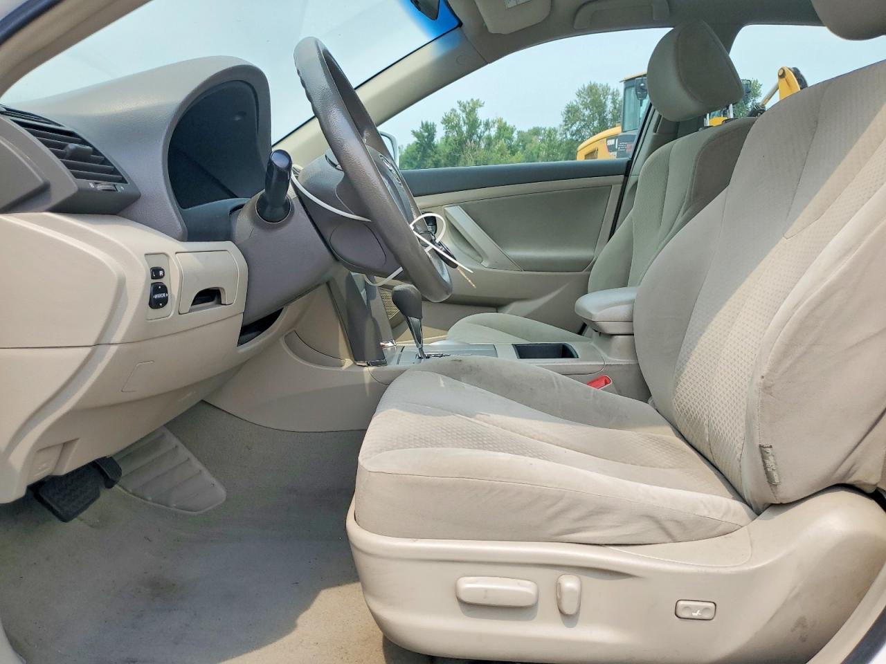 2009 Toyota Camry Le White vin: 4T1BE46K09U869080