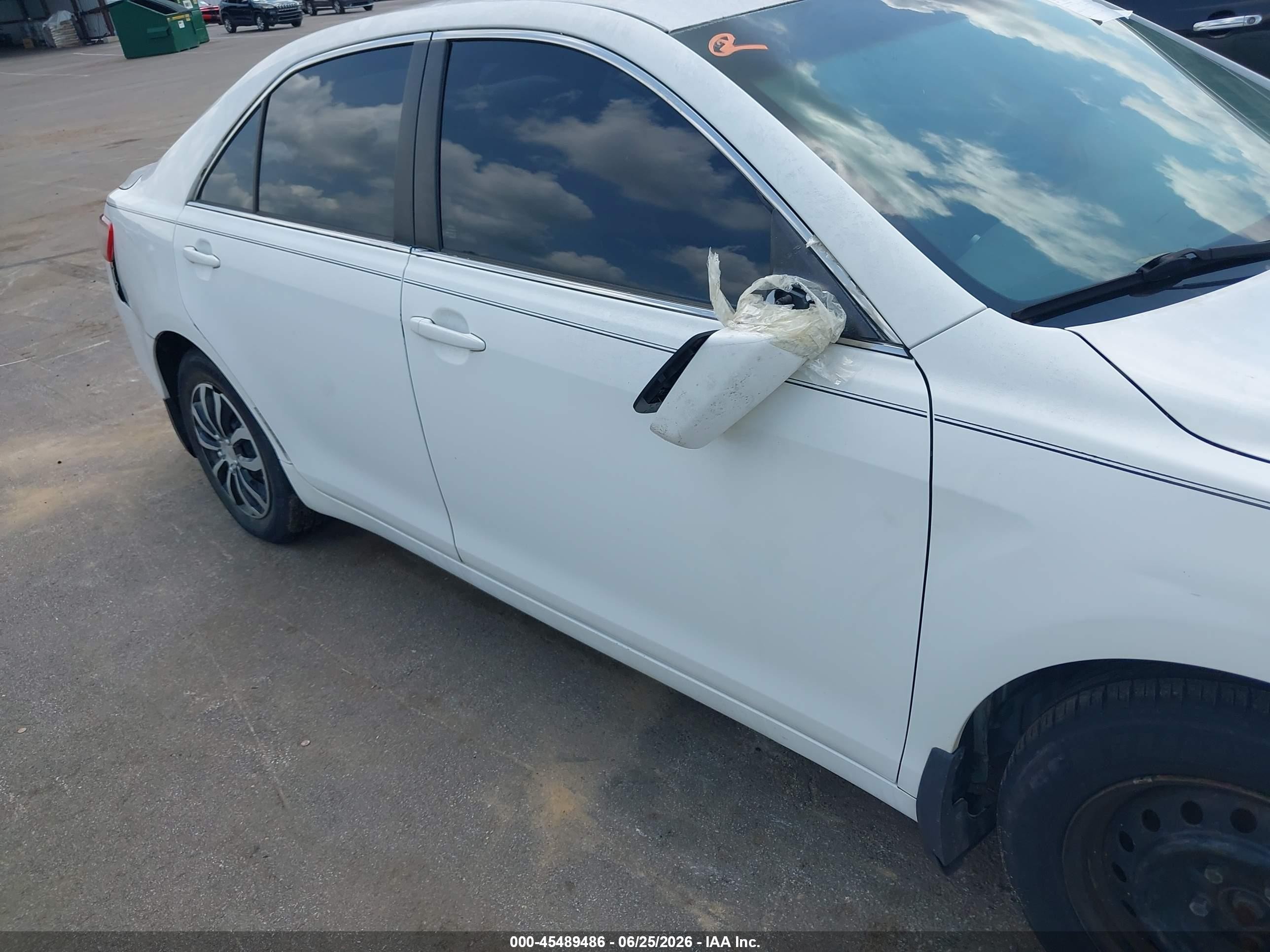2009 Toyota Camry Le White vin: 4T1BE46K09U883870