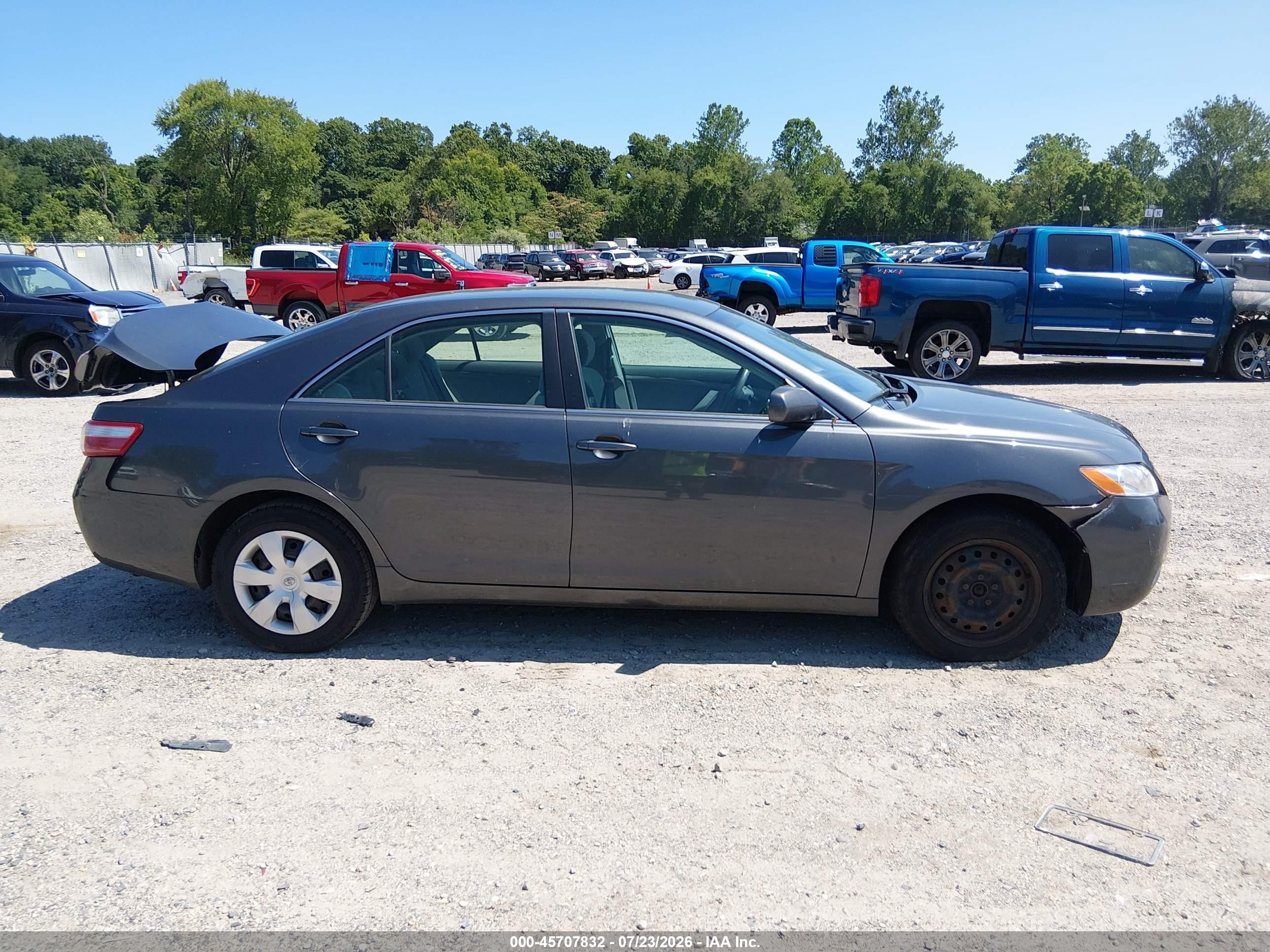 2007 Toyota Camry Le Серый vin: 4T1BE46K17U014983
