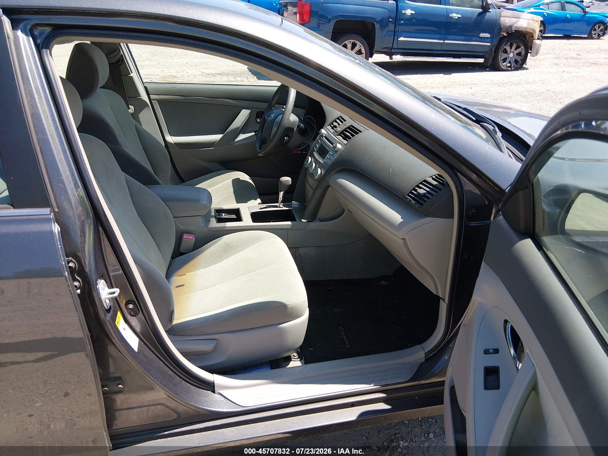 2007 Toyota Camry Le Серый vin: 4T1BE46K17U014983