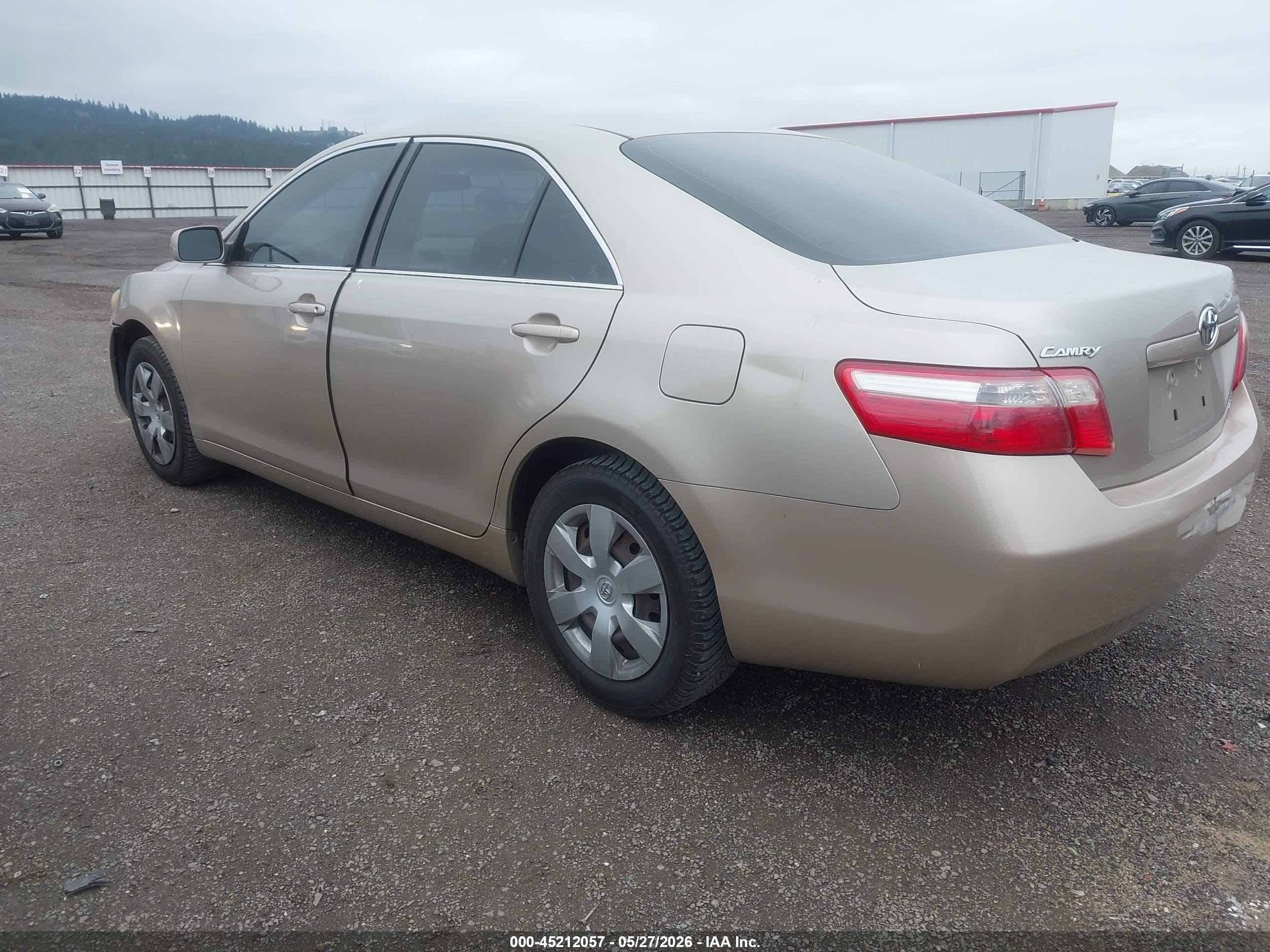 2007 Toyota Camry Le Gold vin: 4T1BE46K17U040418