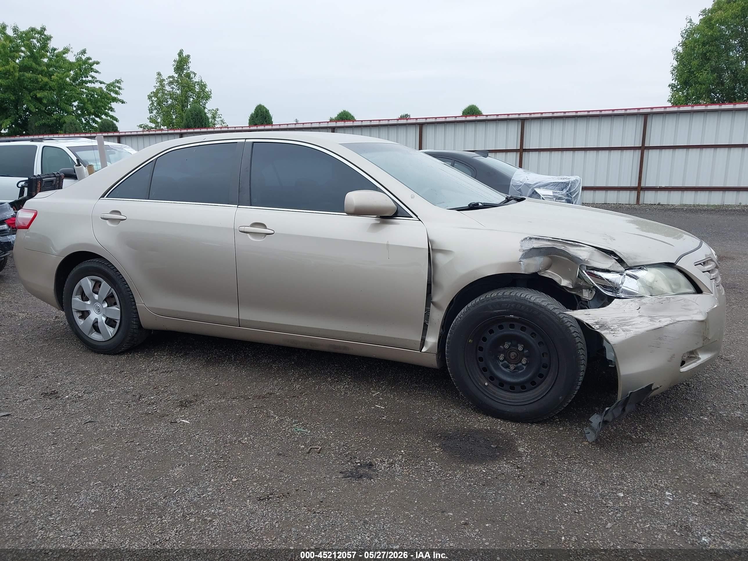 2007 Toyota Camry Le Gold vin: 4T1BE46K17U040418