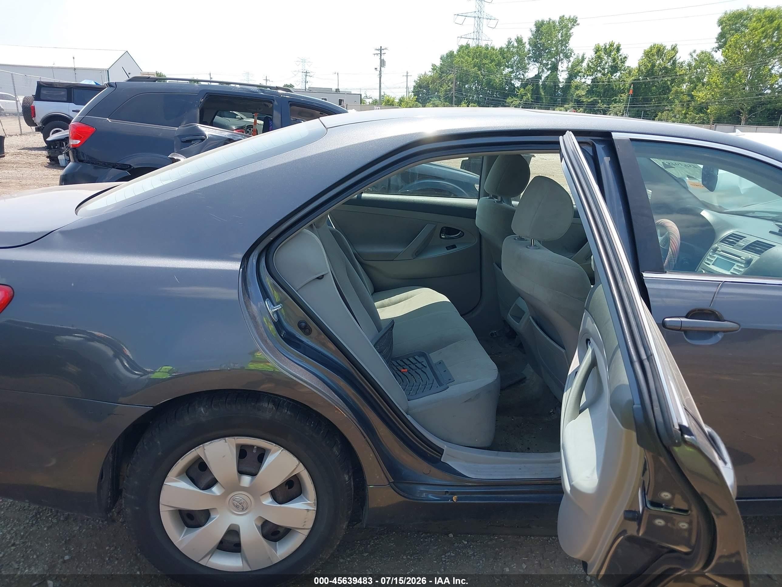 2007 Toyota Camry Le Gray vin: 4T1BE46K17U114579